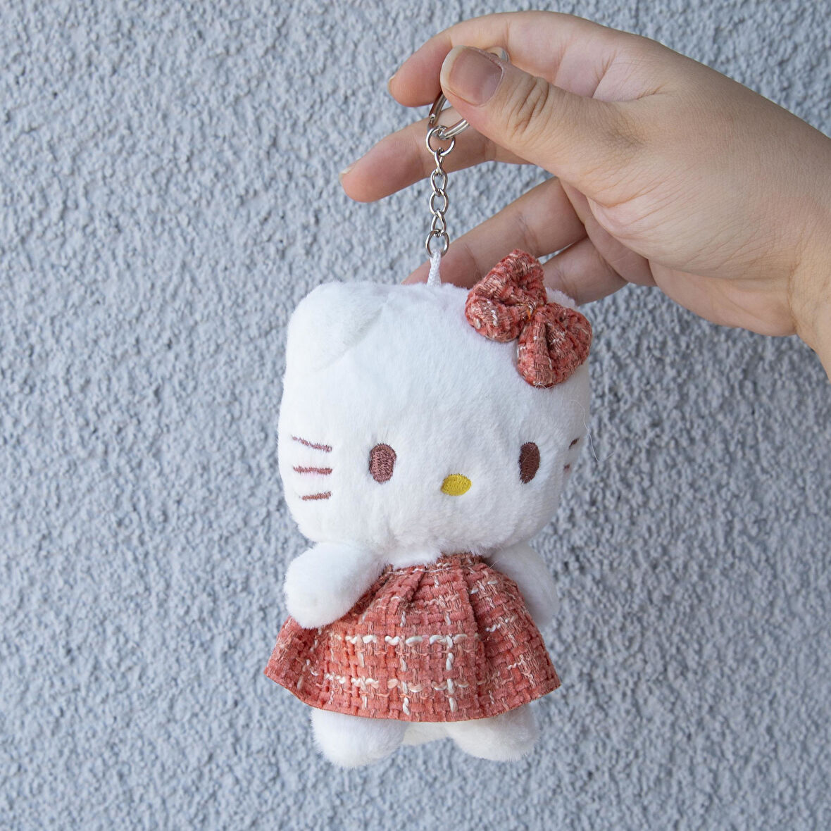 Hello Kitty Elbiseli Peluş Anahtarlık 10  Cm