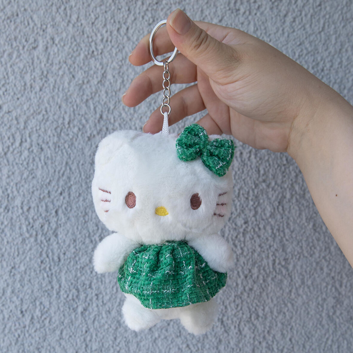 Hello Kitty Elbiseli Peluş Anahtarlık 10  Cm