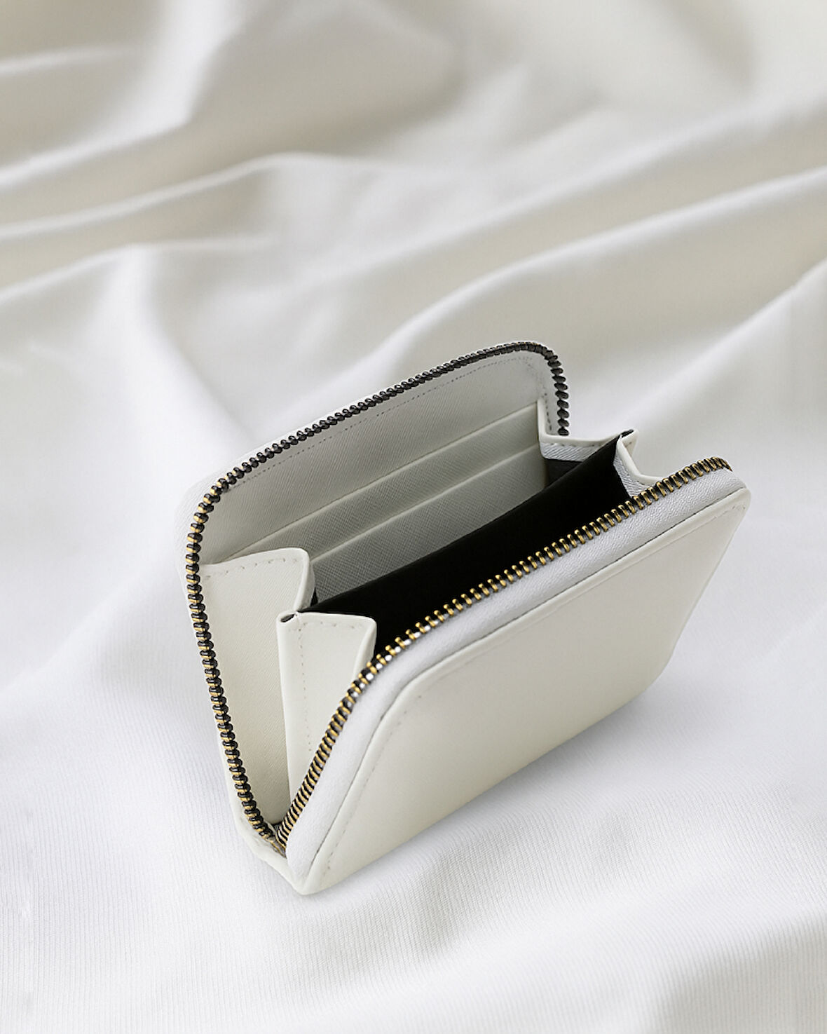 Noya Fermuarlı Parlak Suni Deri Cüzdan - Beyaz