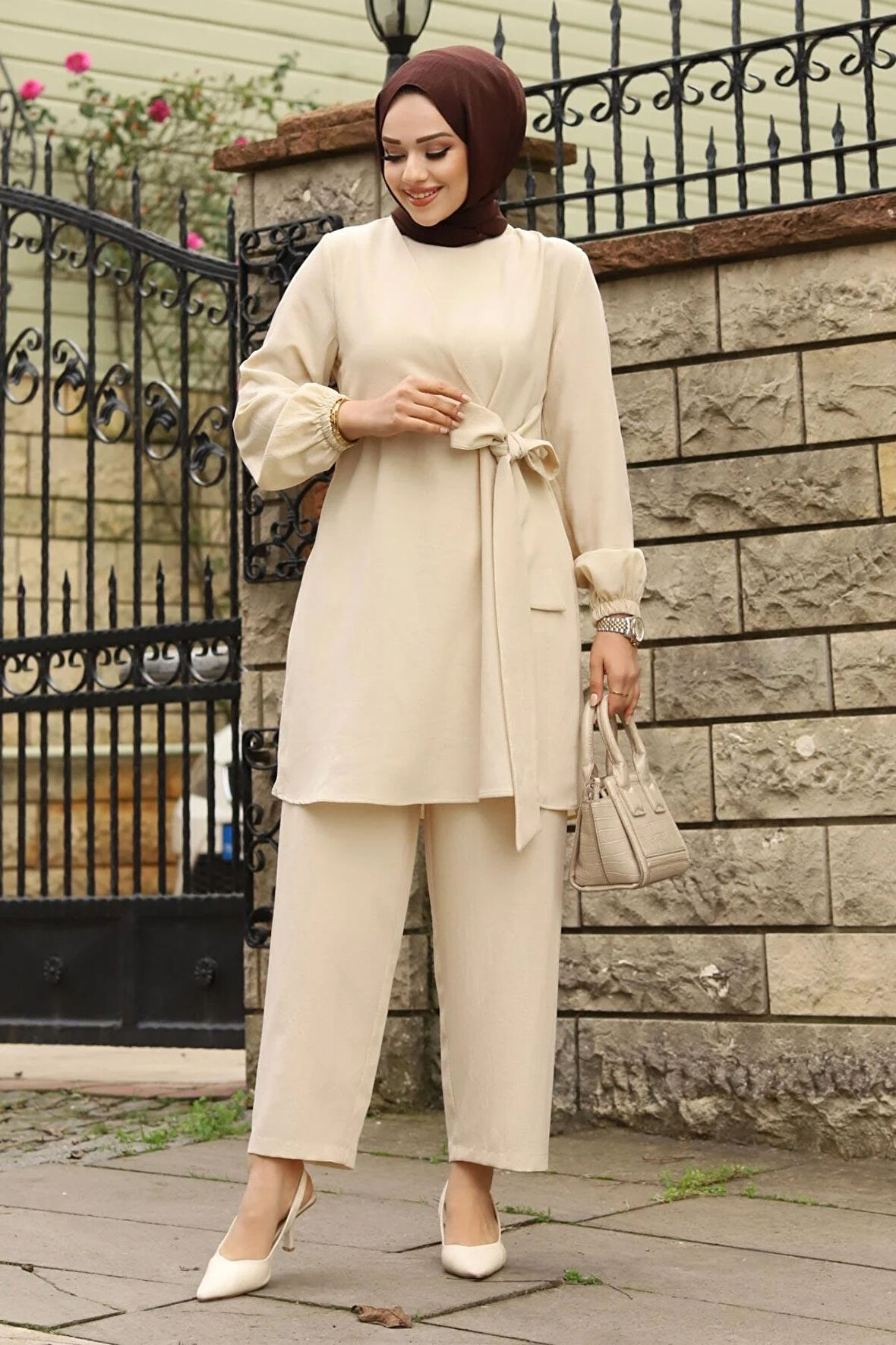 Yandan Bağlamalı Tesettür Bej Takım 