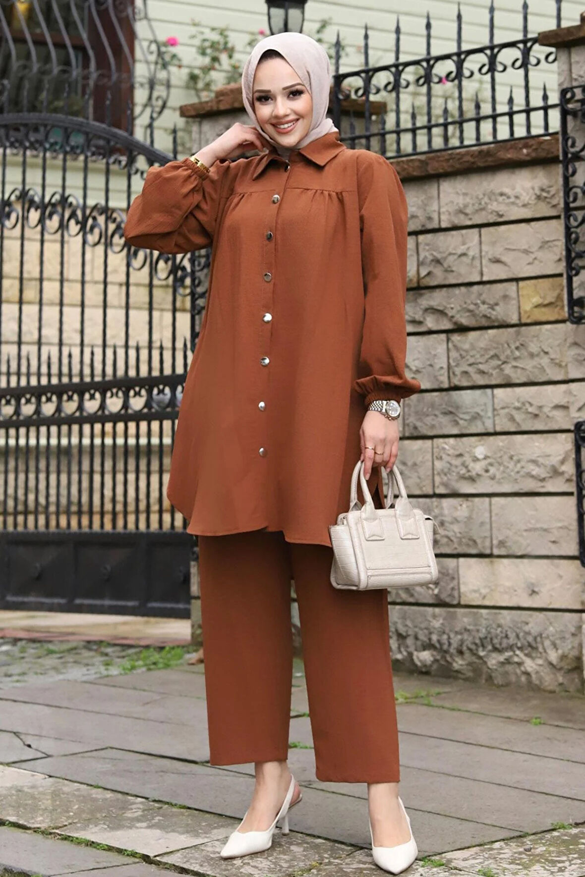 Büzgü Detaylı Tesettür Kahverengi Takım 