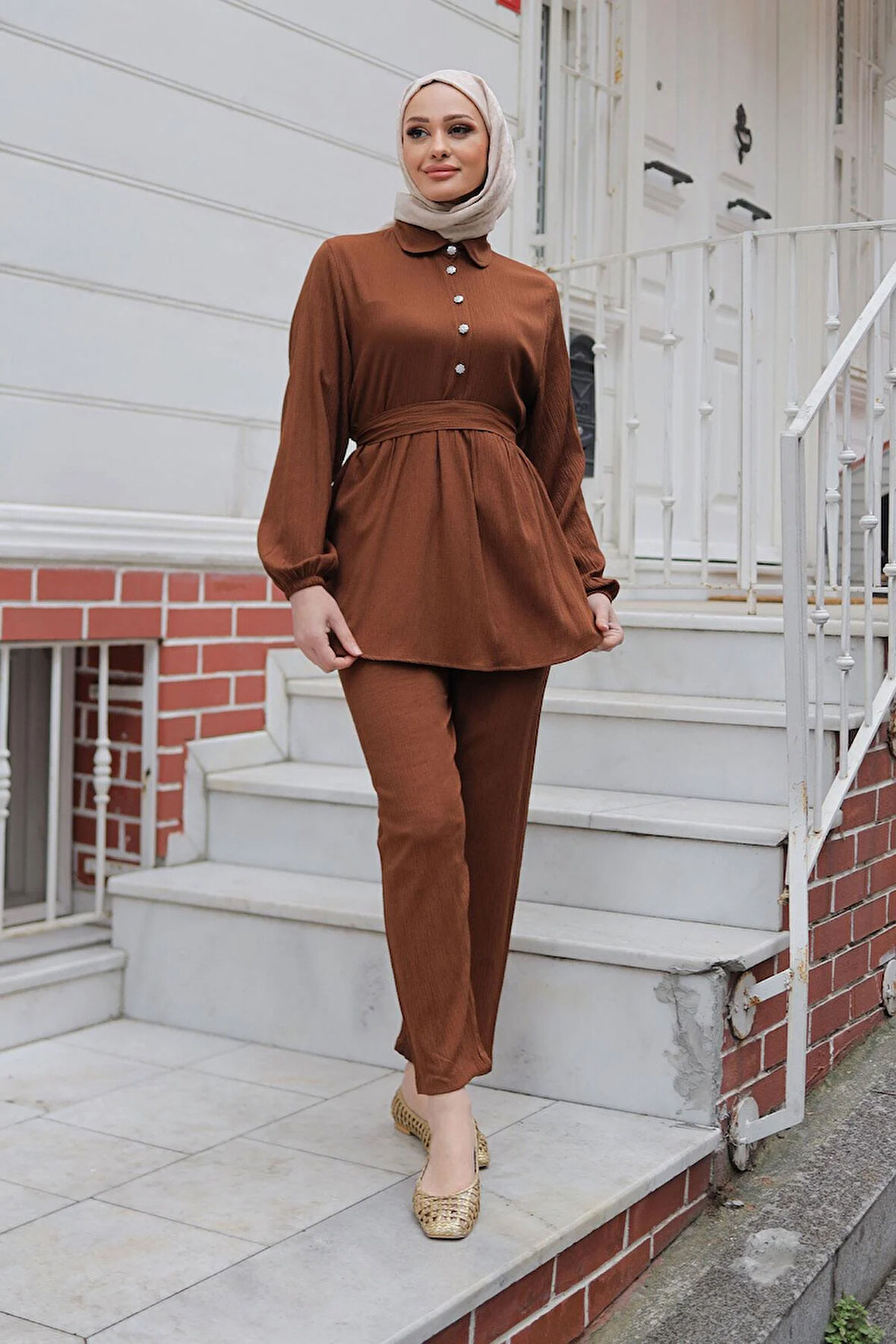 Taş Düğme Detaylı Takım Kahverengi