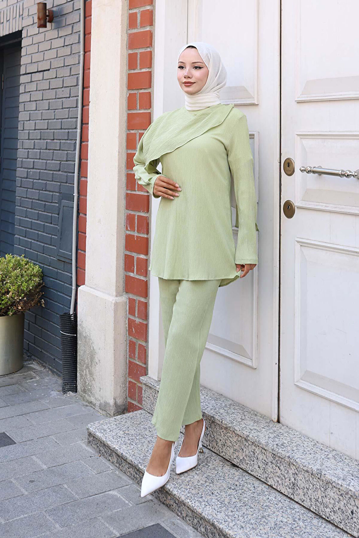 Pelerin Detaylı Takım Mint Yeşili