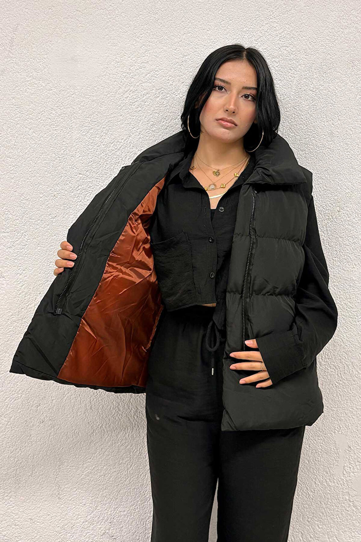 Kahverengi Astarlı Siyah Şişme Yelek