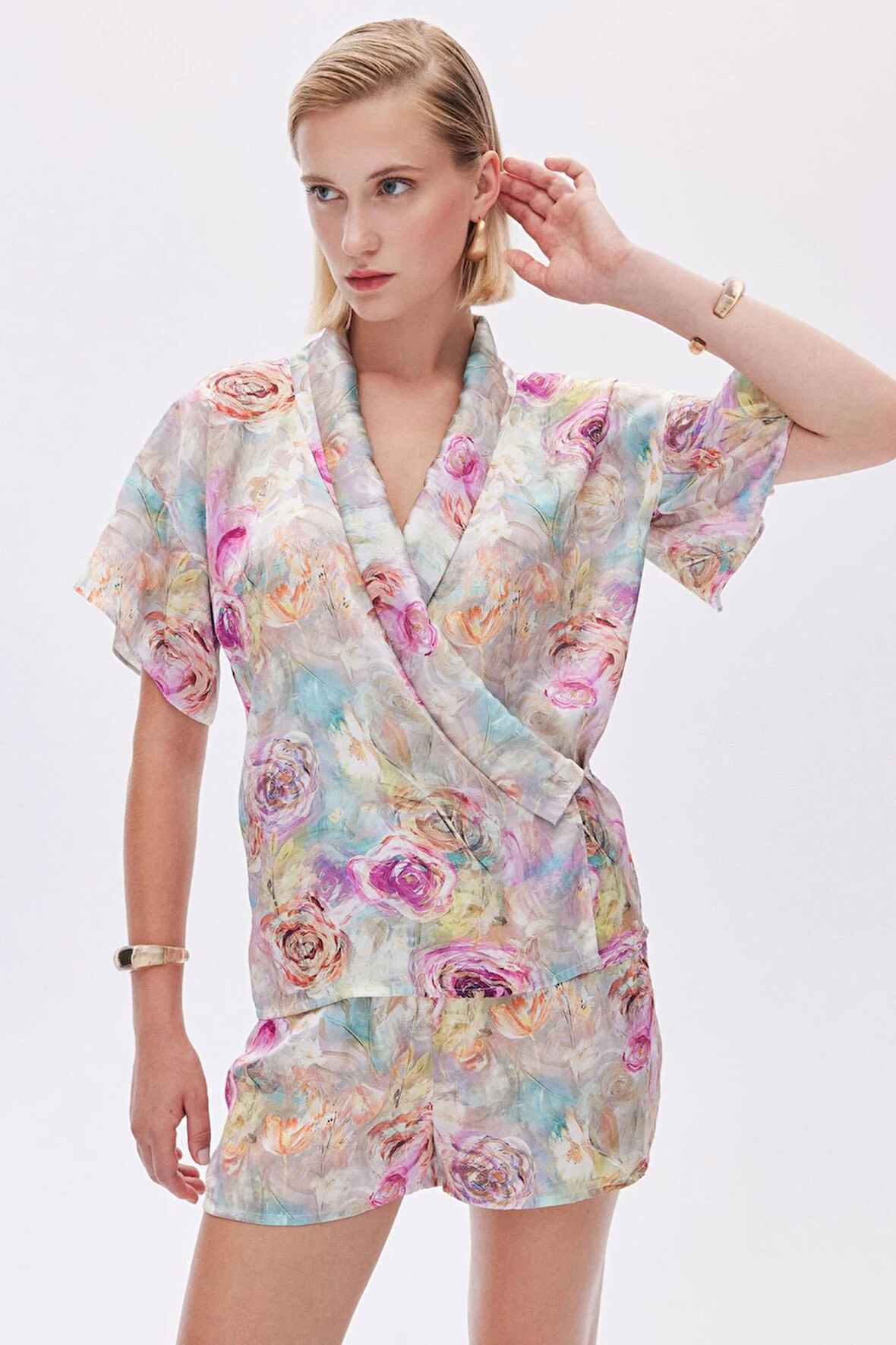 Marguerite Desenli Kruvaze Kısa Saten Pijama Takımı