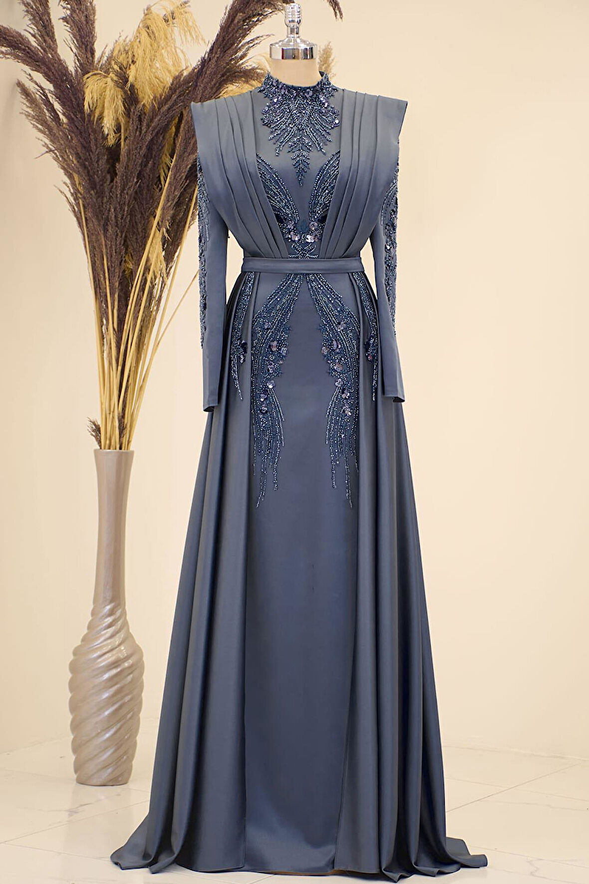 Önü Drapeli Kuyruklu Boncuk İşlemeli Miranda Tesettür Abiye Antrasit