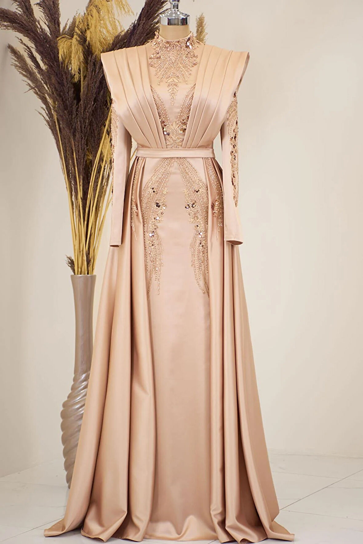 Önü Drapeli Kuyruklu Boncuk İşlemeli Miranda Tesettür Abiye Gold