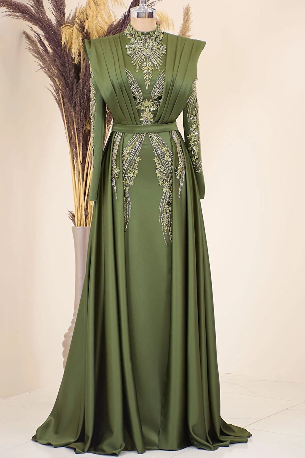 Önü Drapeli Kuyruklu Boncuk İşlemeli Miranda Tesettür Abiye Haki