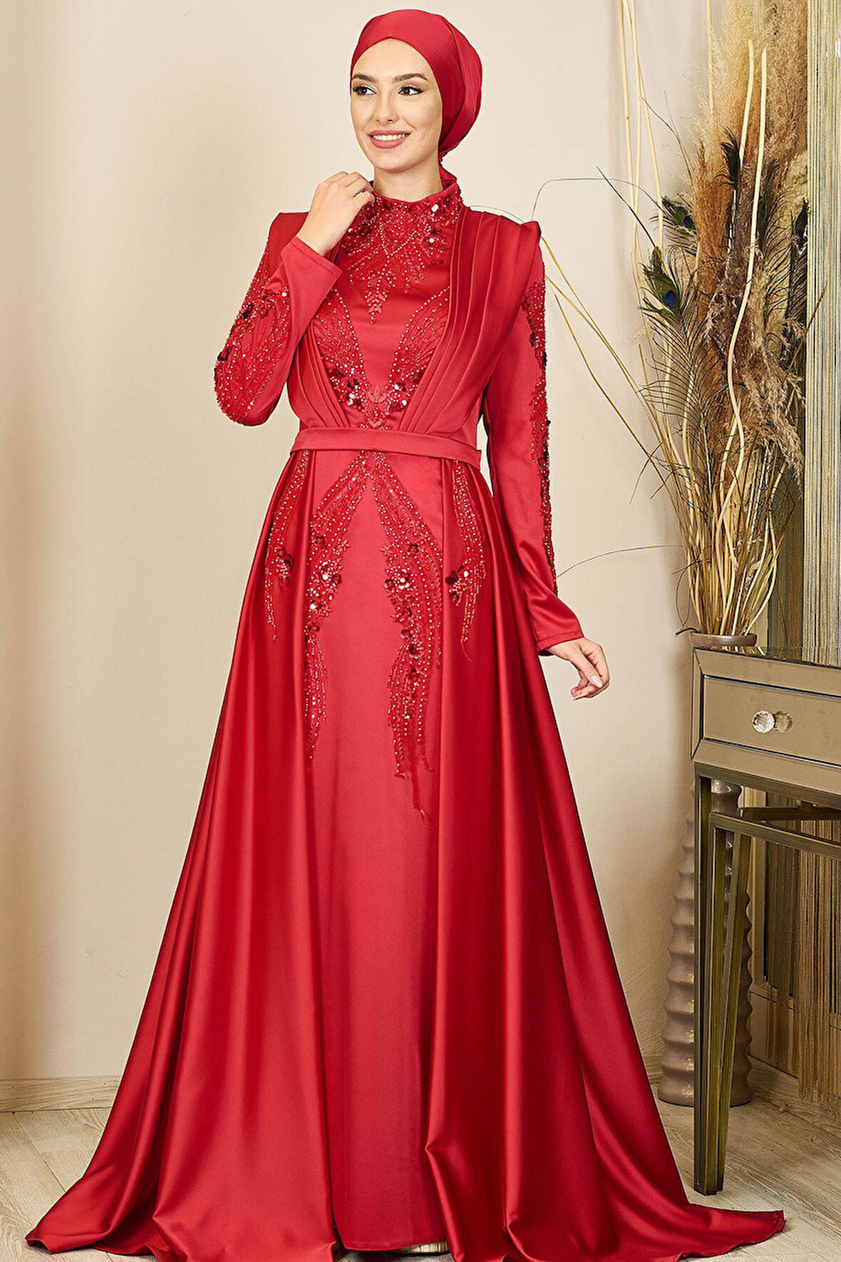 Önü Drapeli Kuyruklu Boncuk İşlemeli Miranda Tesettür Abiye Kırmızı