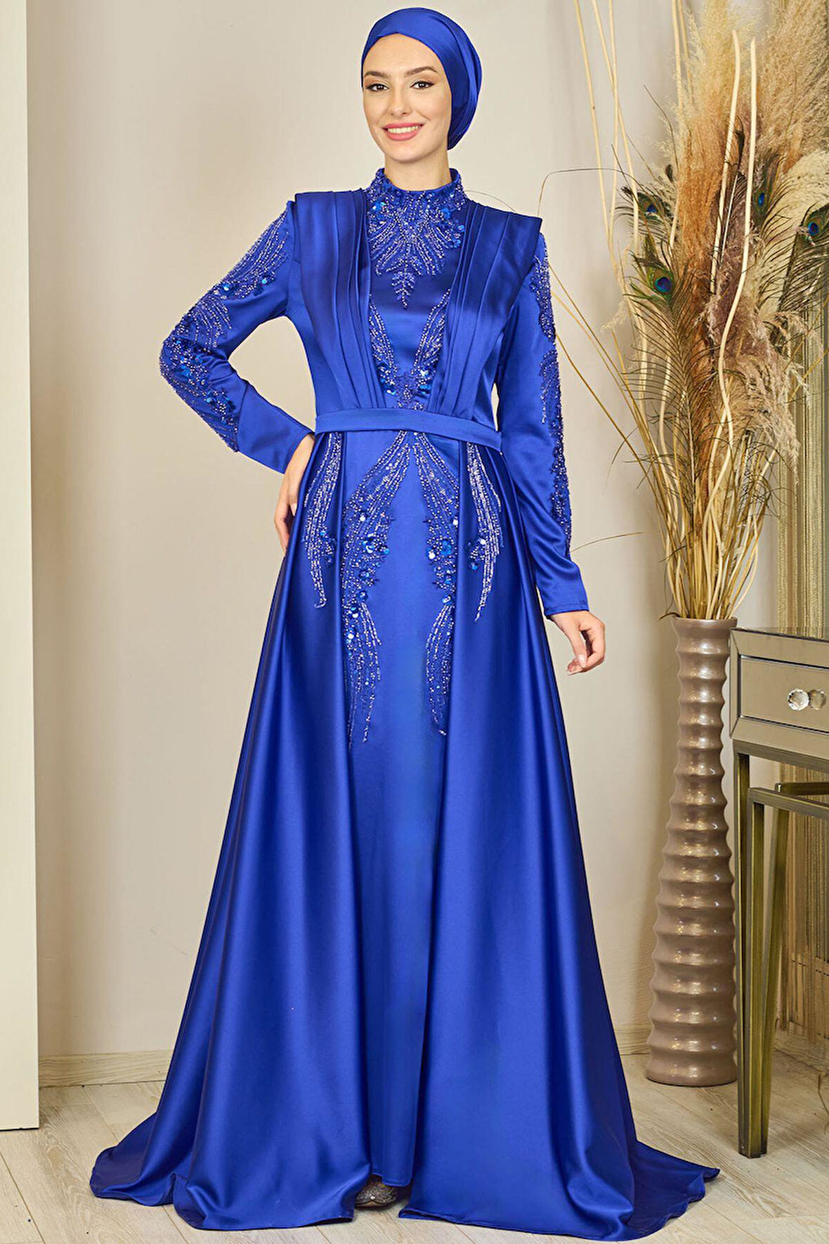 Önü Drapeli Kuyruklu Boncuk İşlemeli Miranda Tesettür Abiye Saks