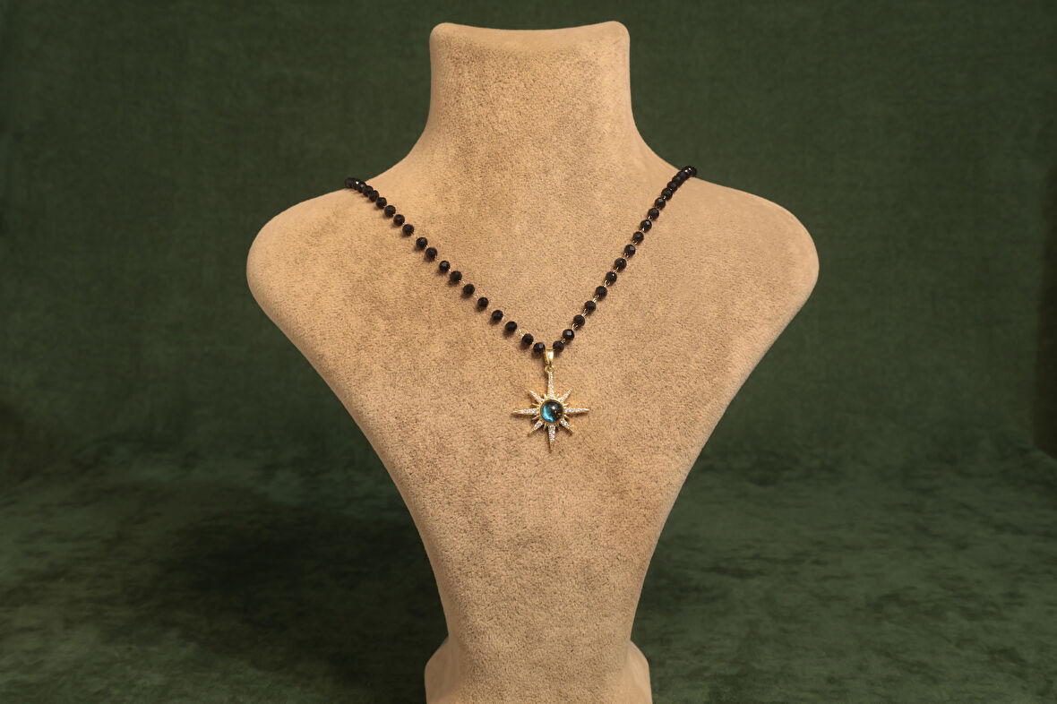 Mavi Taşlı Güneş Çelik Kolye 