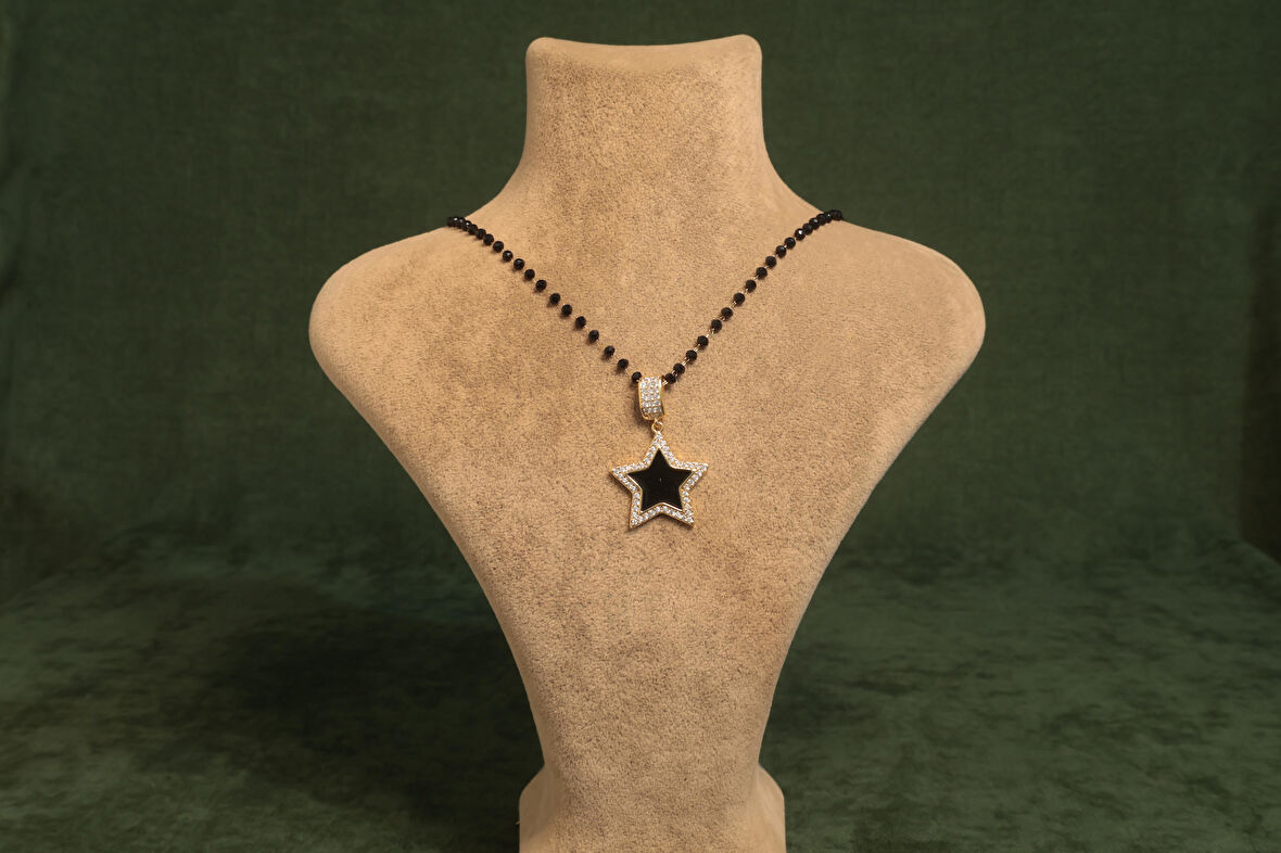 Siyah Taşlı Çelik Yıldız Kolye 