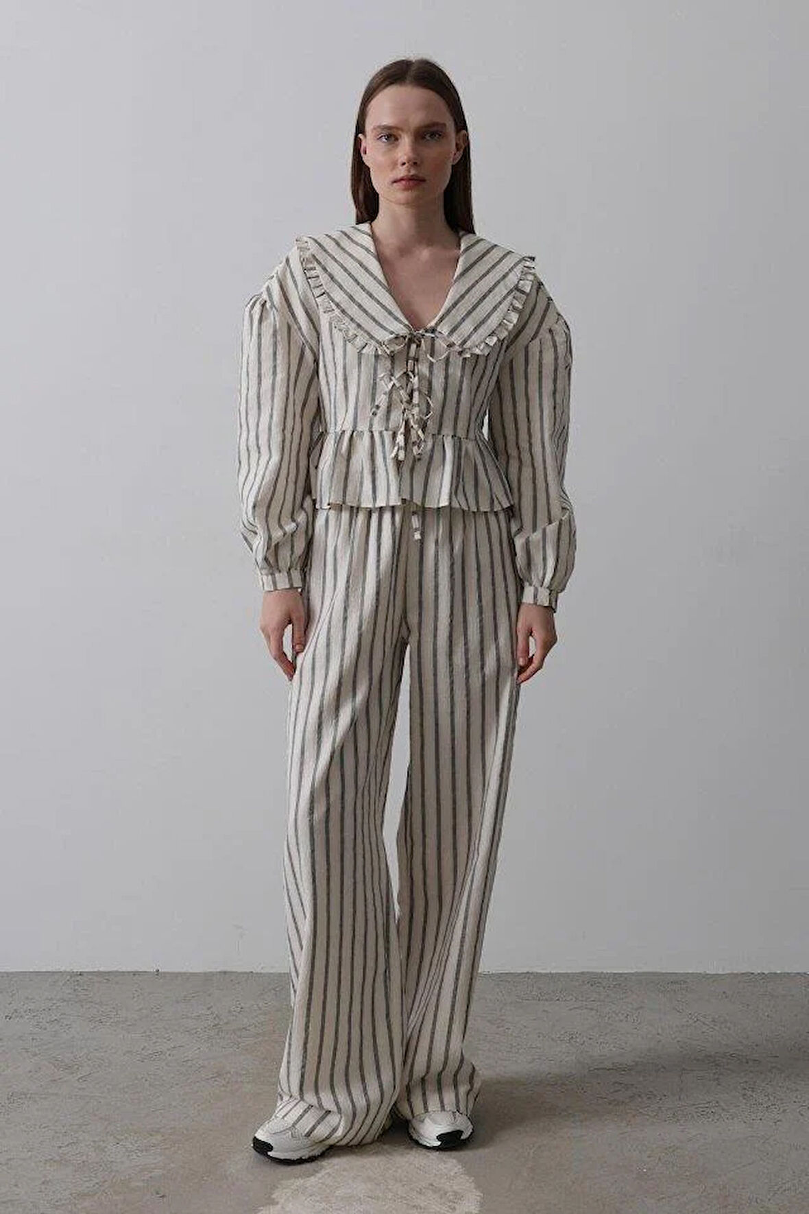 Bebe Yakalı Önü Bağlamalı Takım - Natür