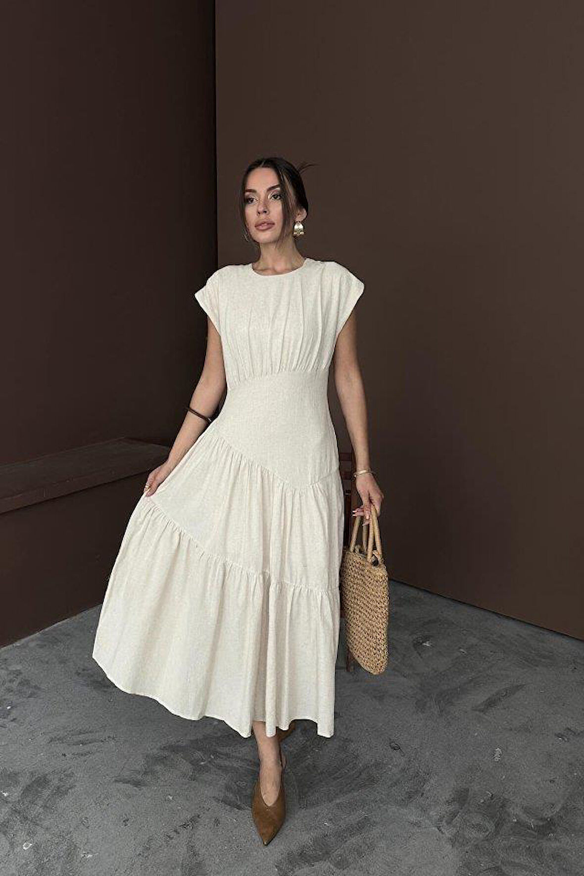Bej Büzgü Detaylı Keten Elbise