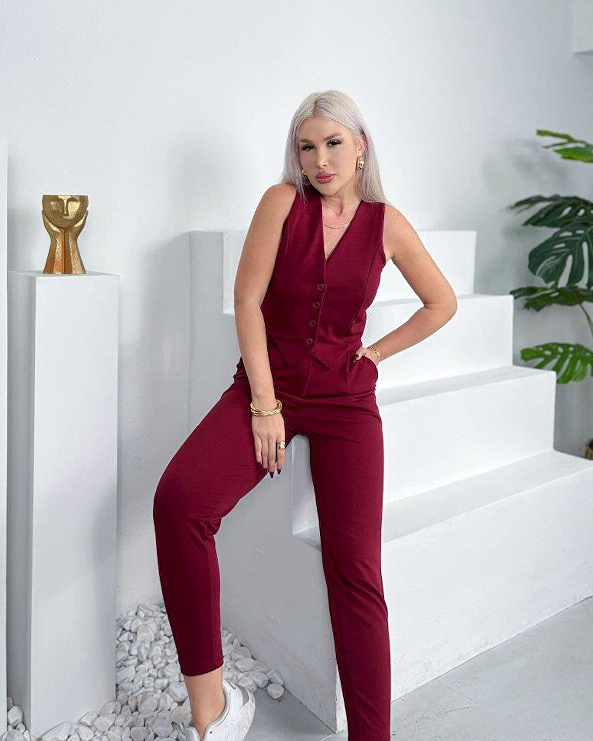 Kadın V Yaka Gipe Detay Kolsuz Yelek Ve Yüksek Bel Kısa Paça Pantolon Ikili Takım