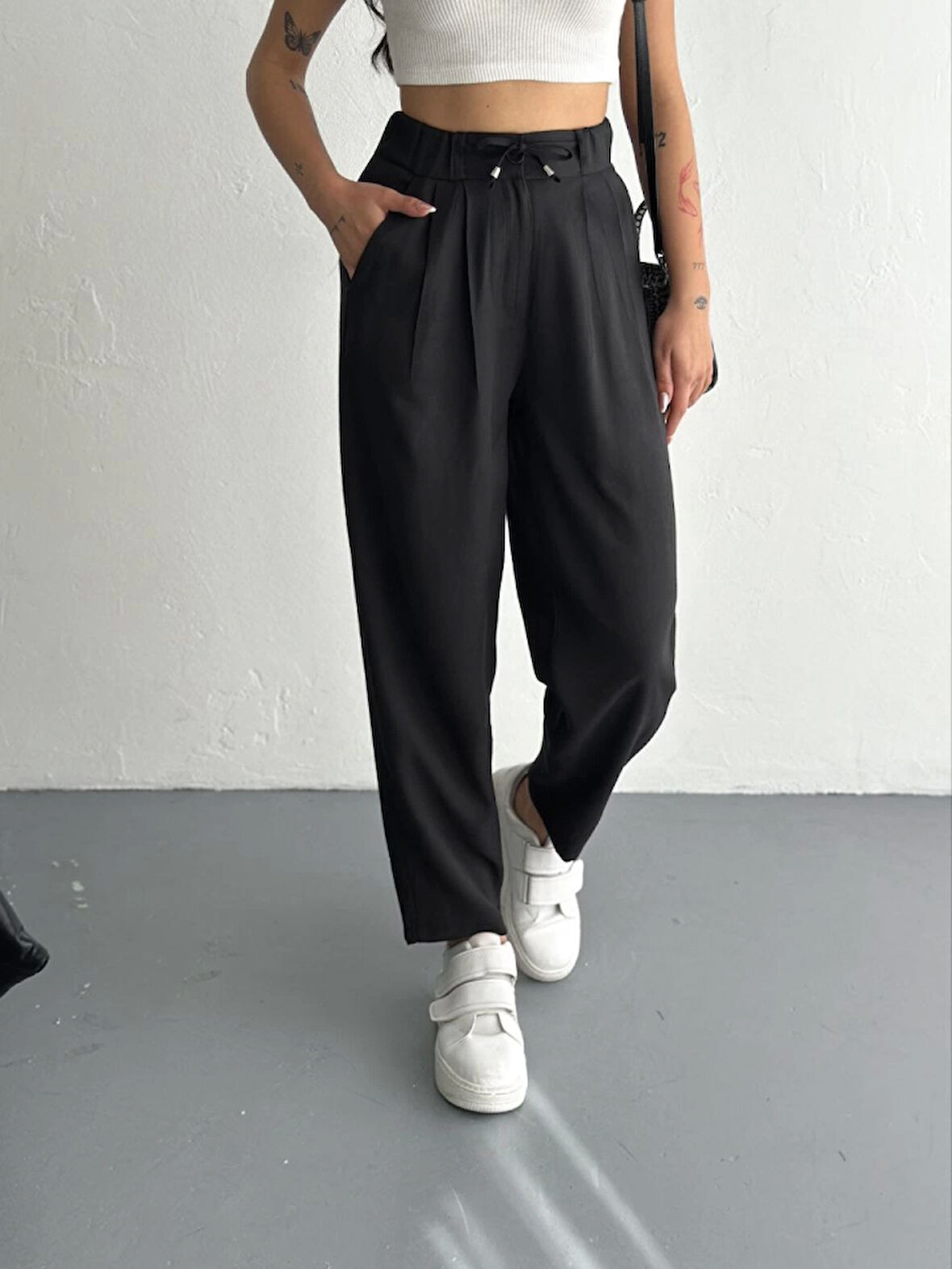 Yüksel Bel Rahat Paça Pantalon - Siyah