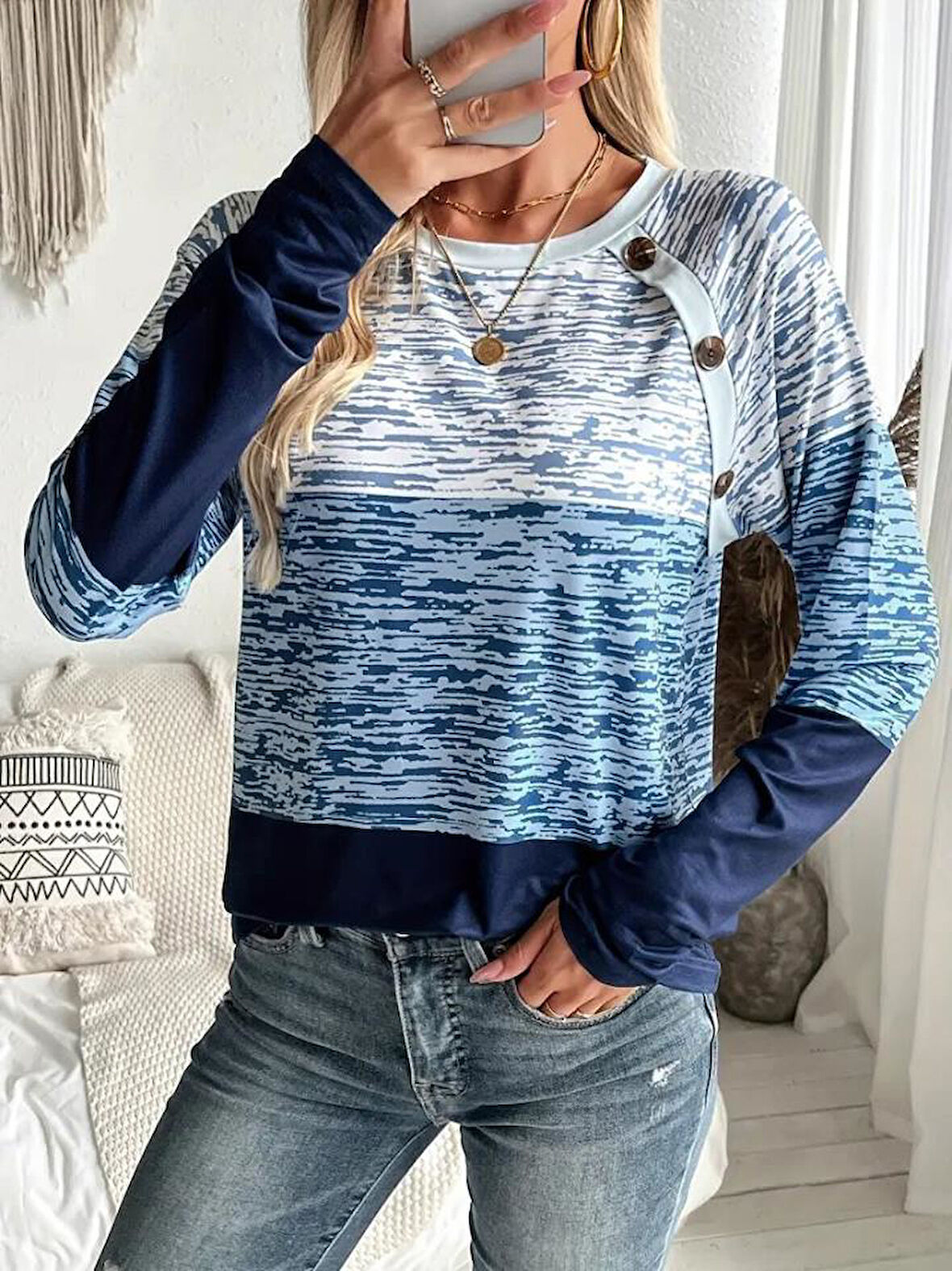 Kadın Uzun Kollu Yuvarlak Yaka Baskılı Düğme Detay Süprem Bluz