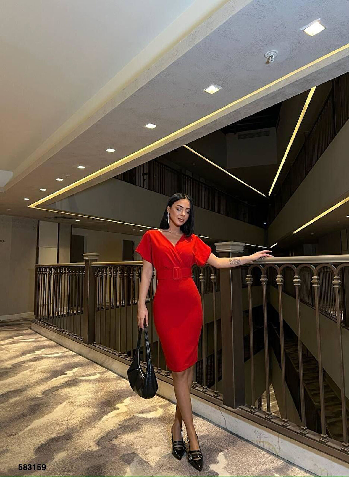 Kadın Dalgıç Krep V Yaka Ve Sırt Dekolte Detaylı Elbise