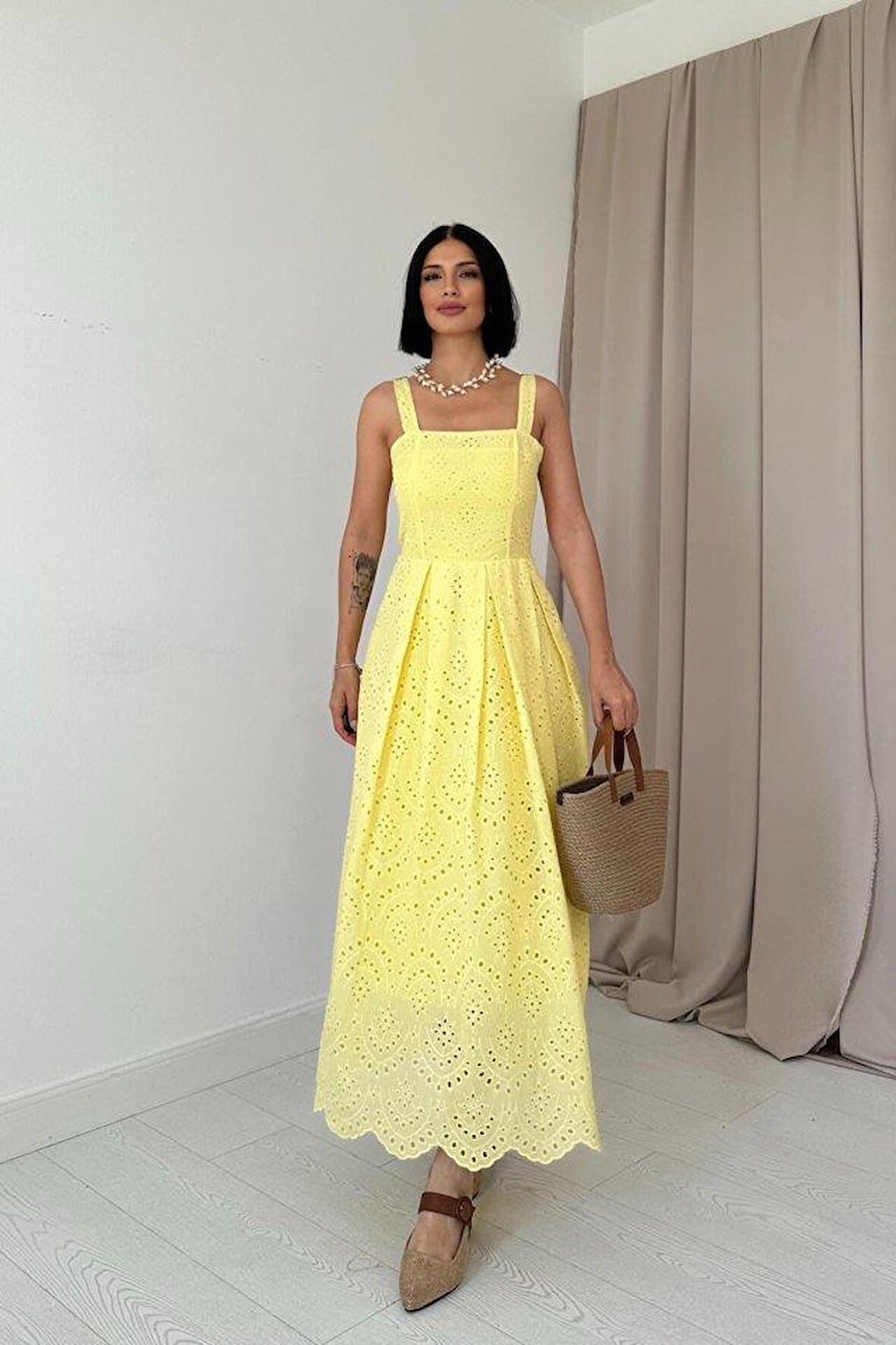 Sarı Askılı Aparatlı Brode Elbise