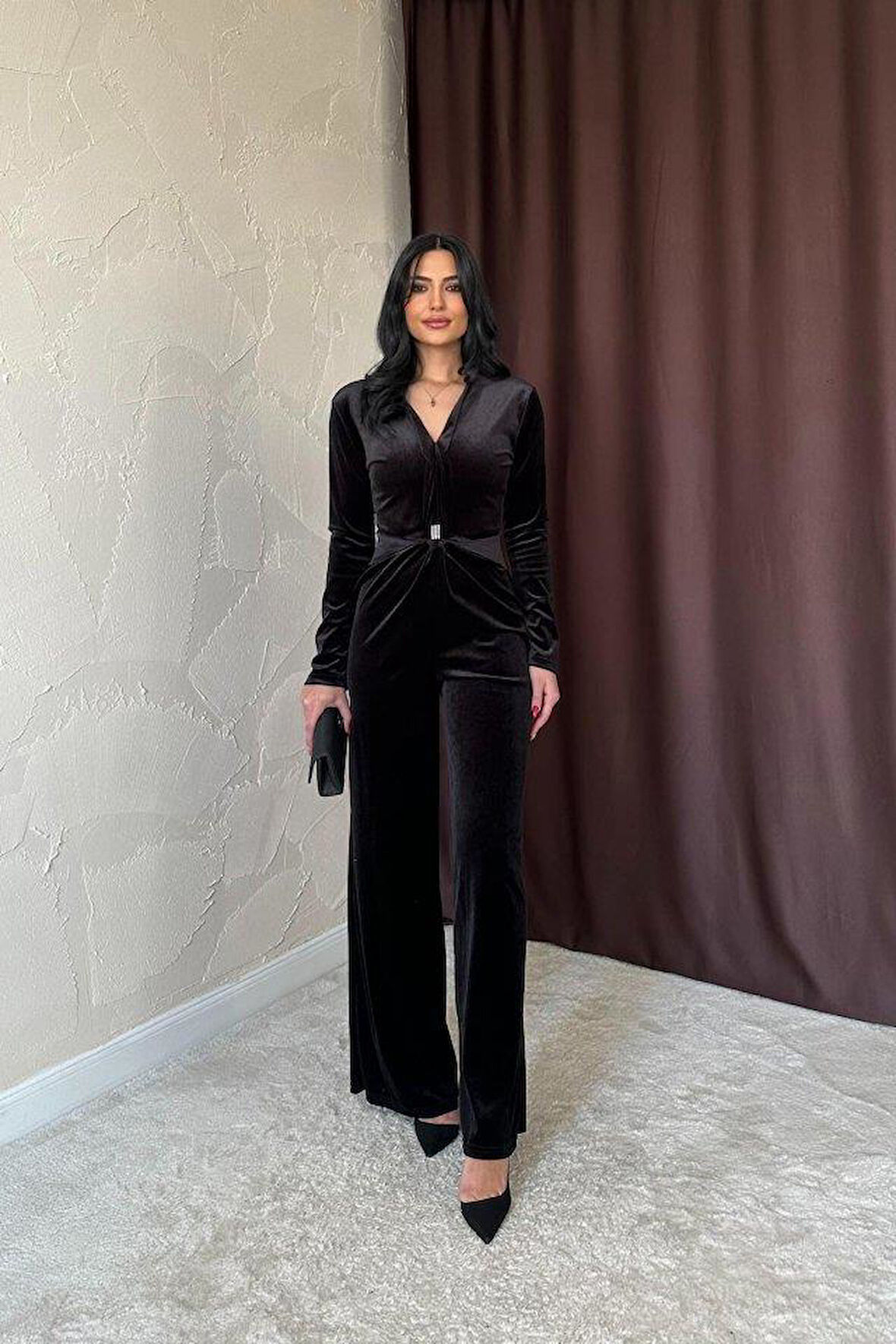 Siyah Önü Tokalı Kadife Tulum