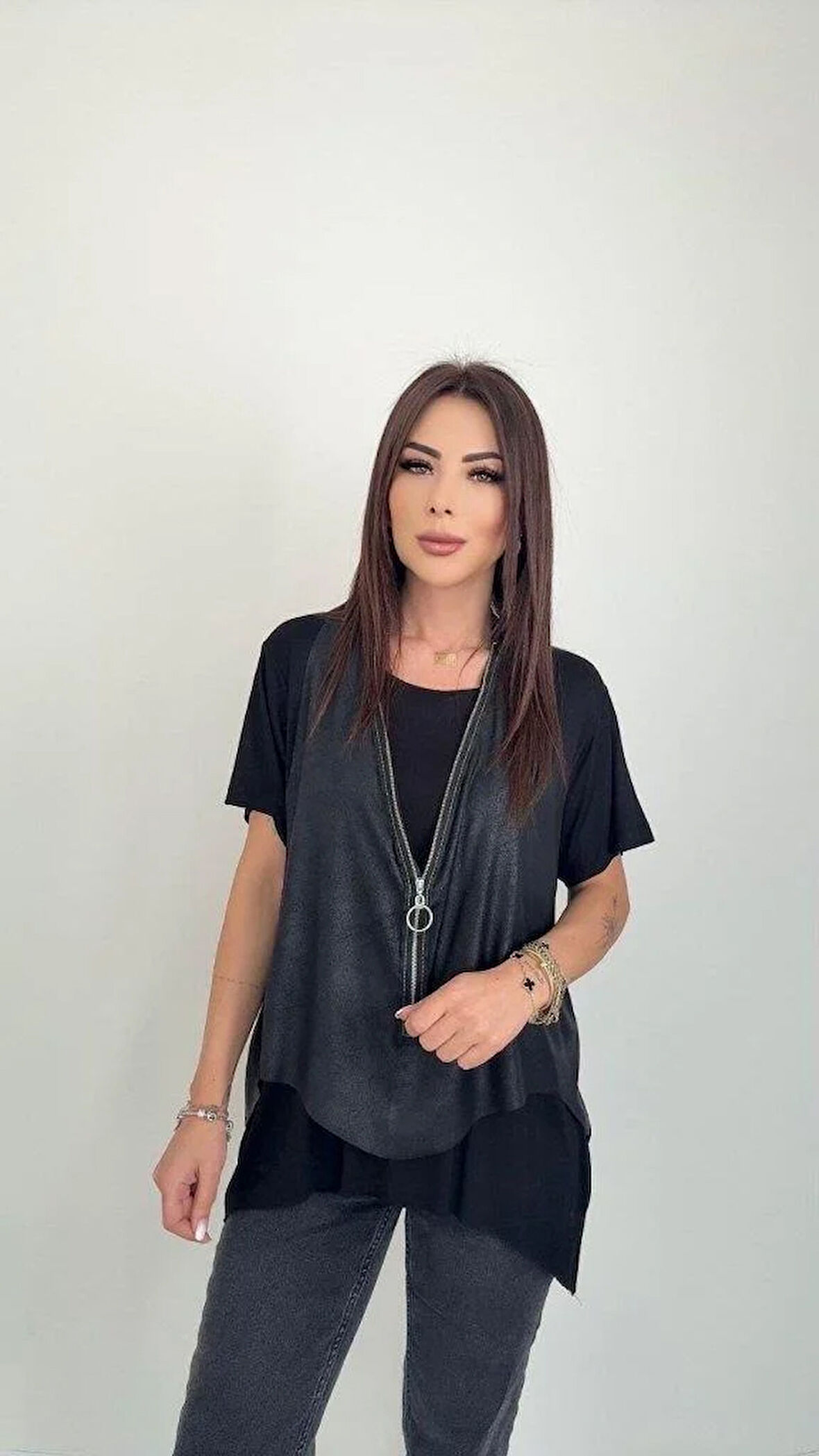 Kadın Kısa Kollu Yuvarlak Yaka Viskon Bluz + Kolsuz Fermuarlı çatlak Deri Yelek