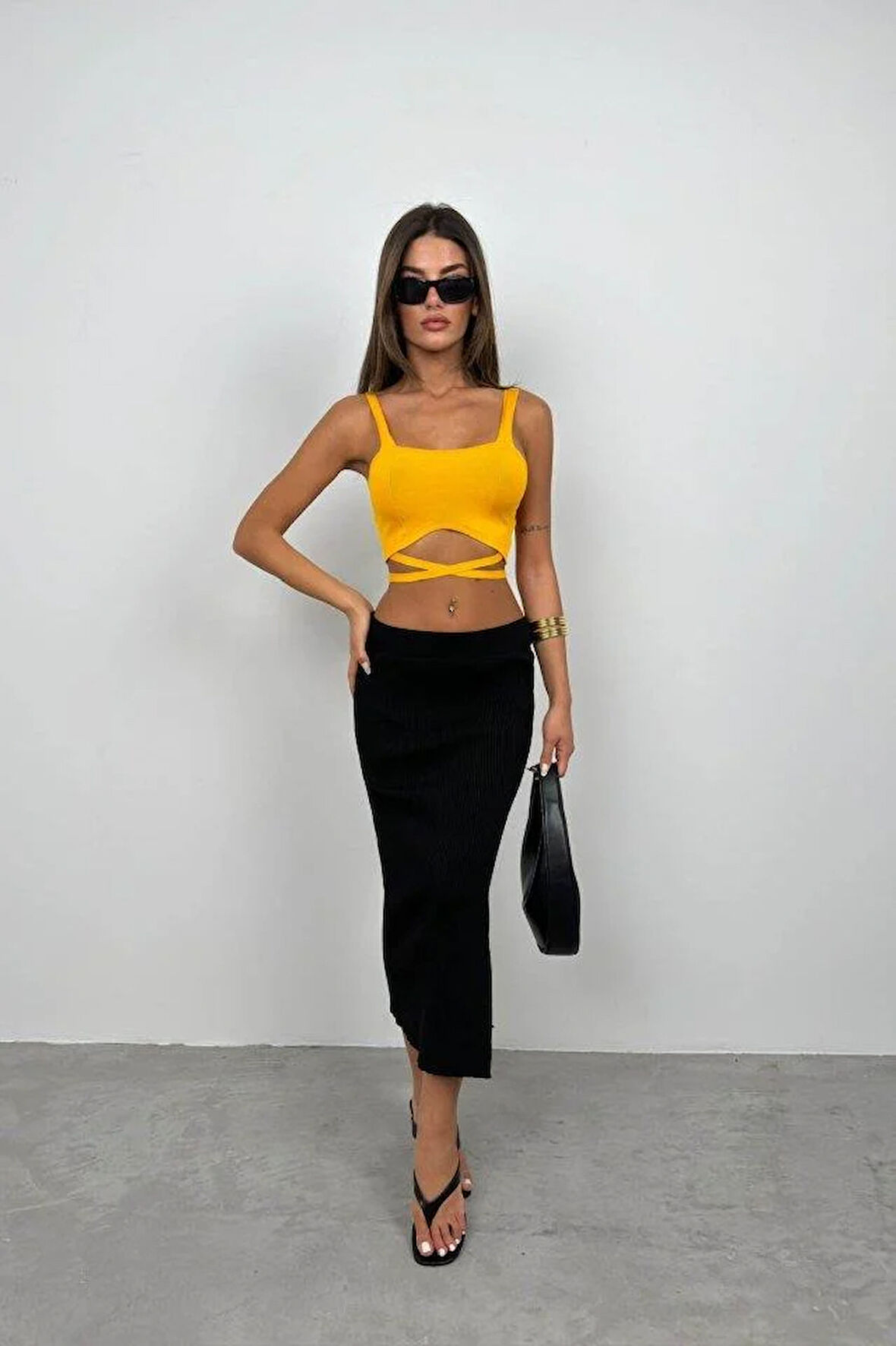 Bel Bağcıklı Crop Bluz