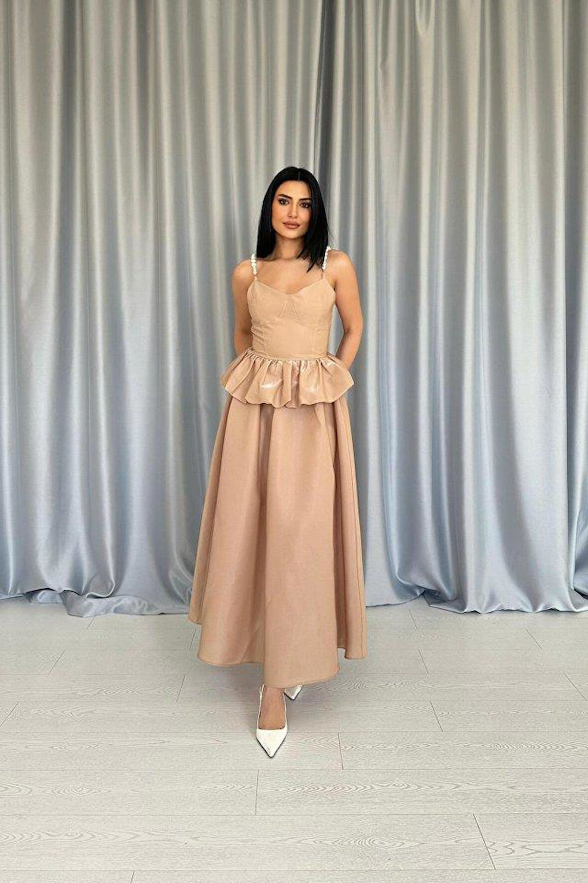 Camel Beli Büzgülü İnci Askılı Uzun Elbise