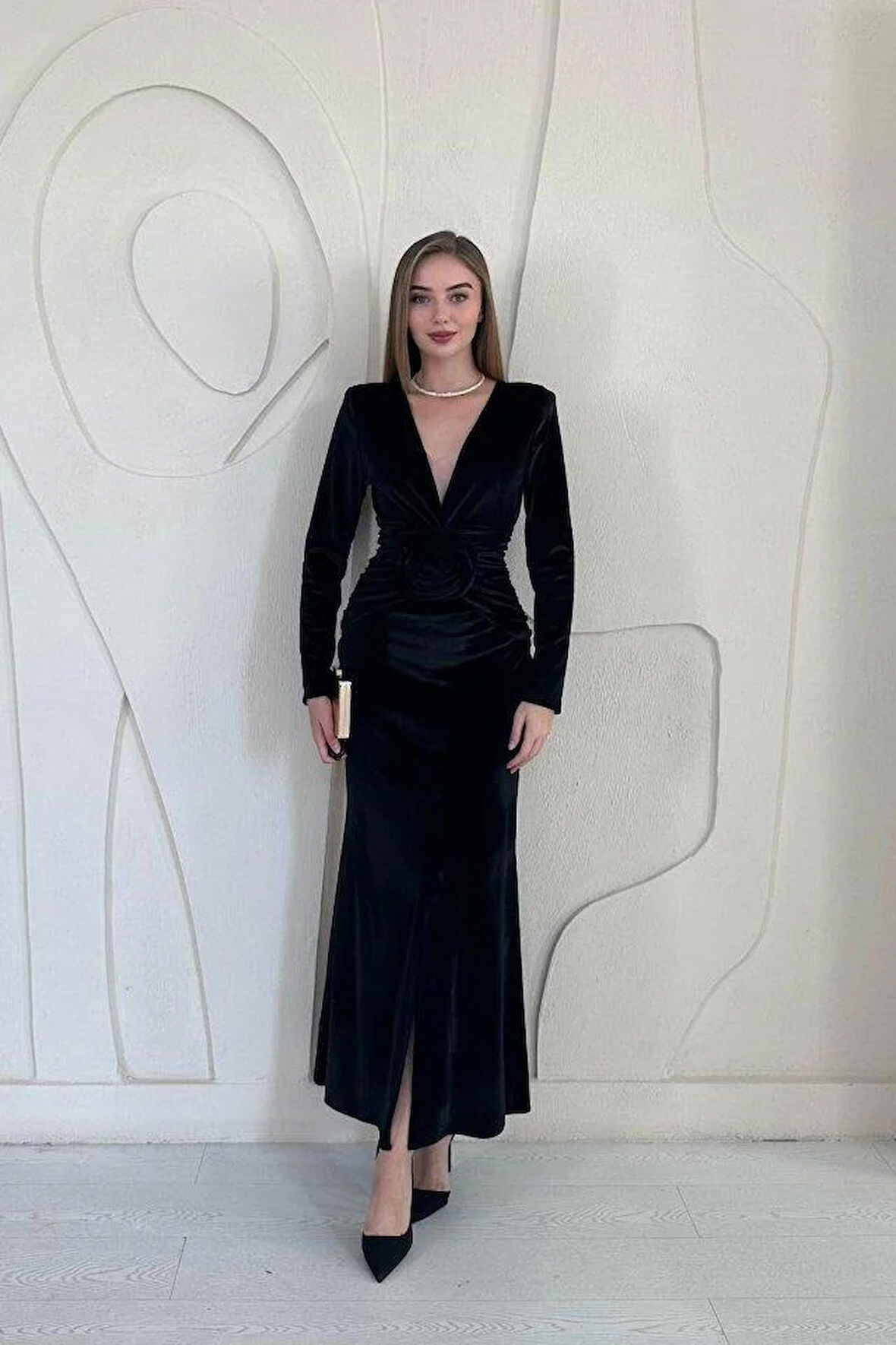 Siyah Önü Yırtmaçlı Güllü Elbise