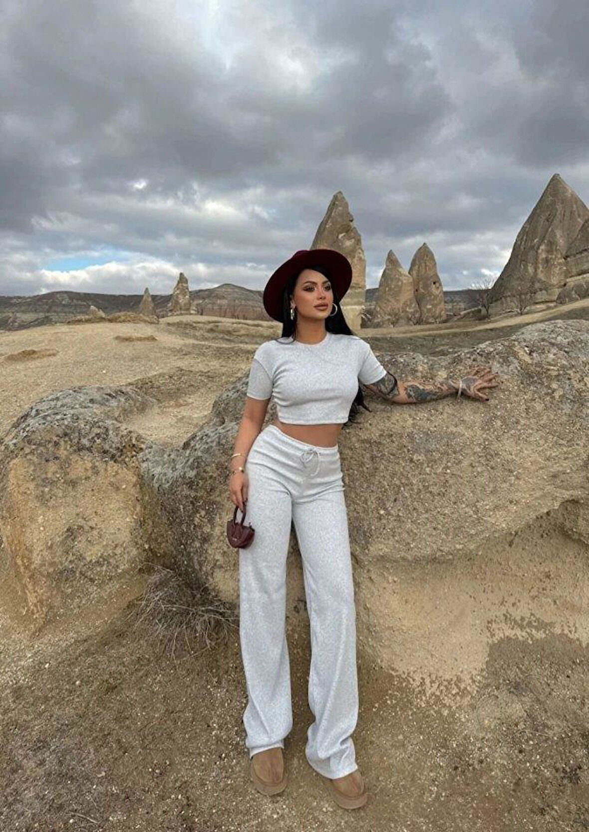 Kadın Kısa Kollu Bluz Ve Yüksek Bel Bol Baça Pantolon Ikili Takım