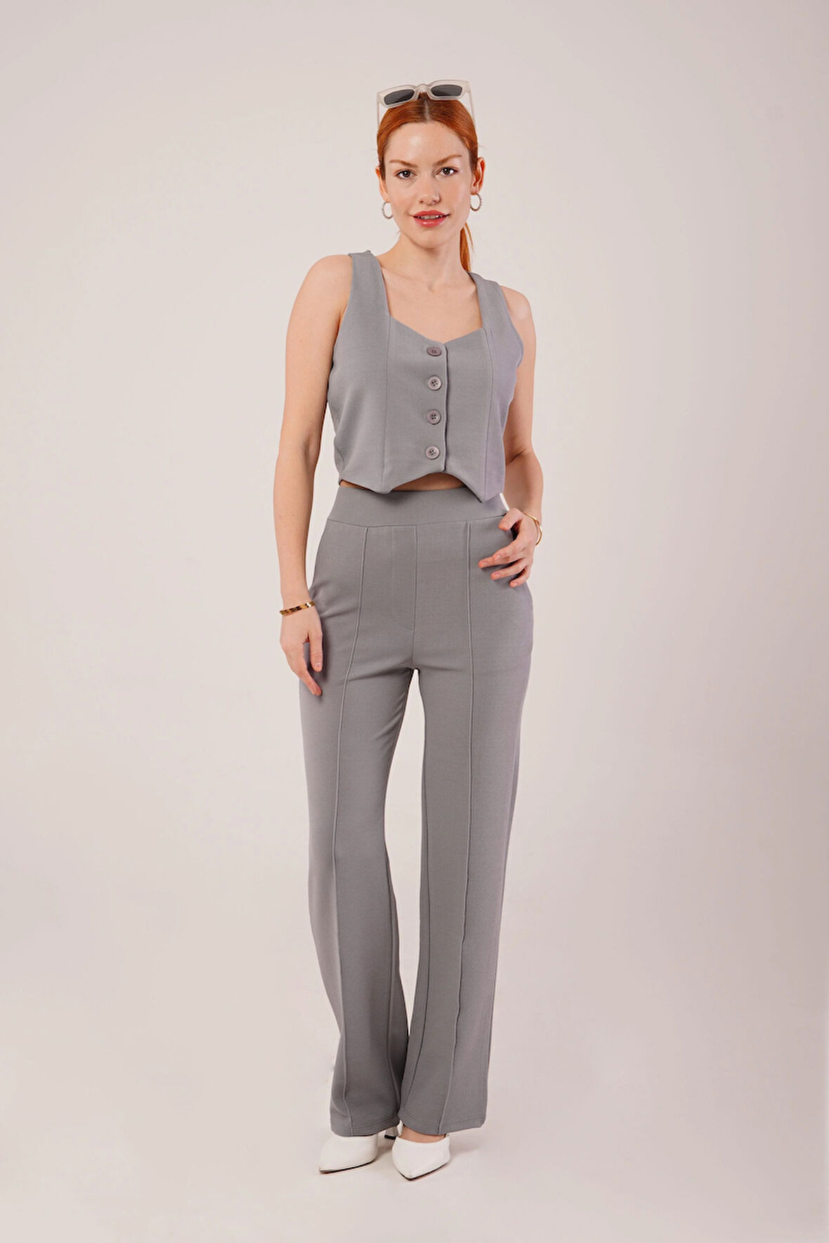 Kalın Askılı Düğmeli Yelek Ve Pantolon Gri Takım