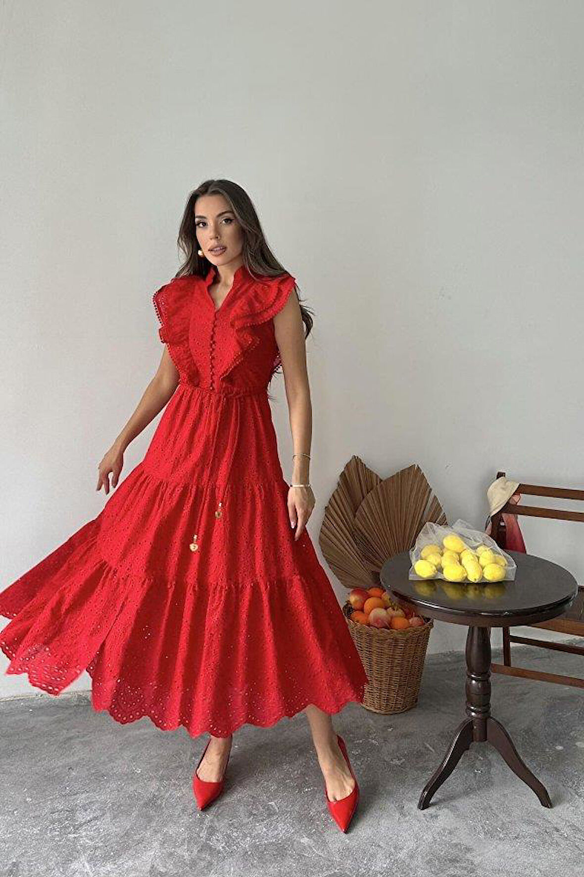 Kırmızı Fırfırlı Düğmeli Elbise