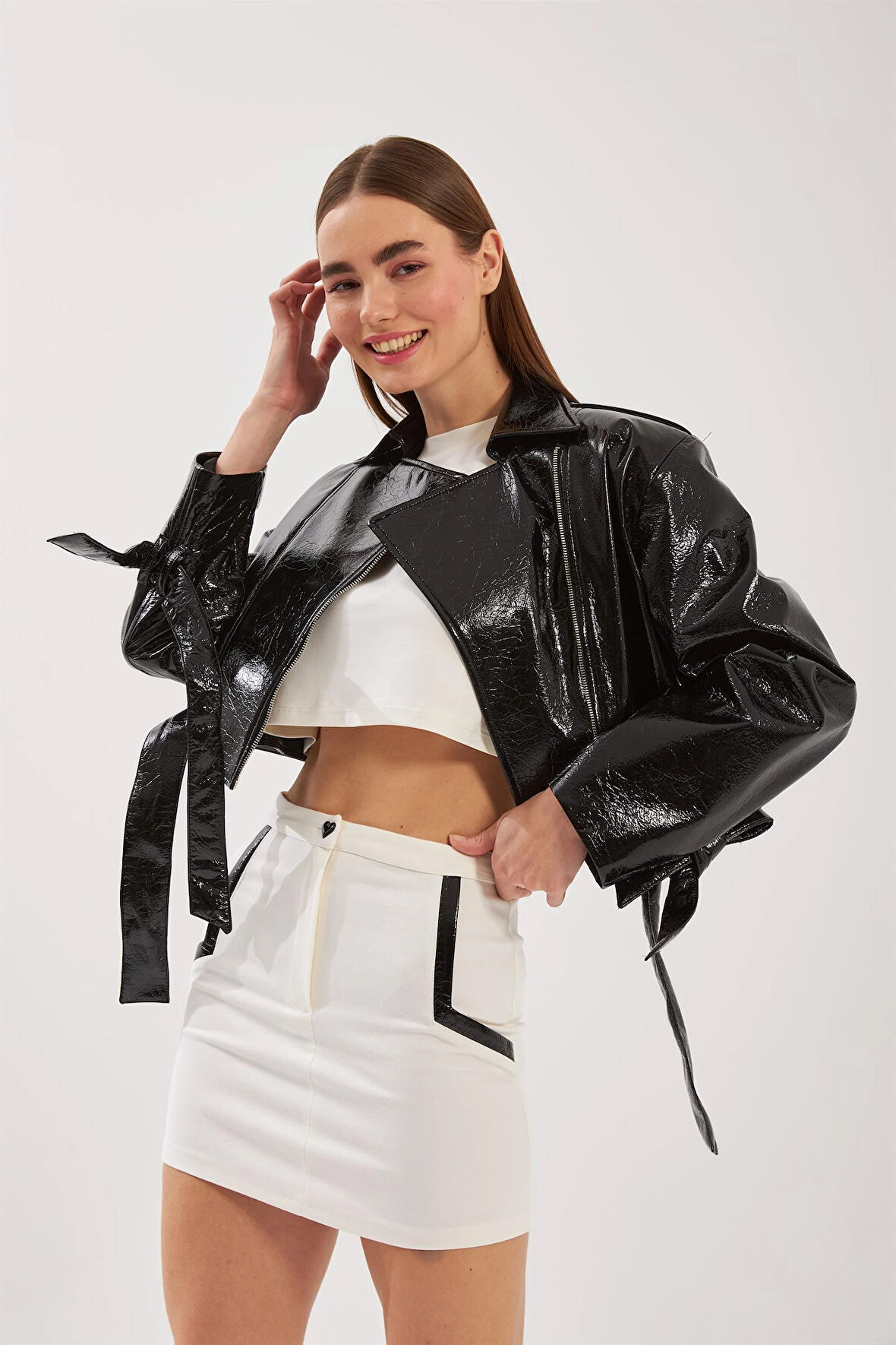 Şerit Detaylı Kısa Etek Beyaz