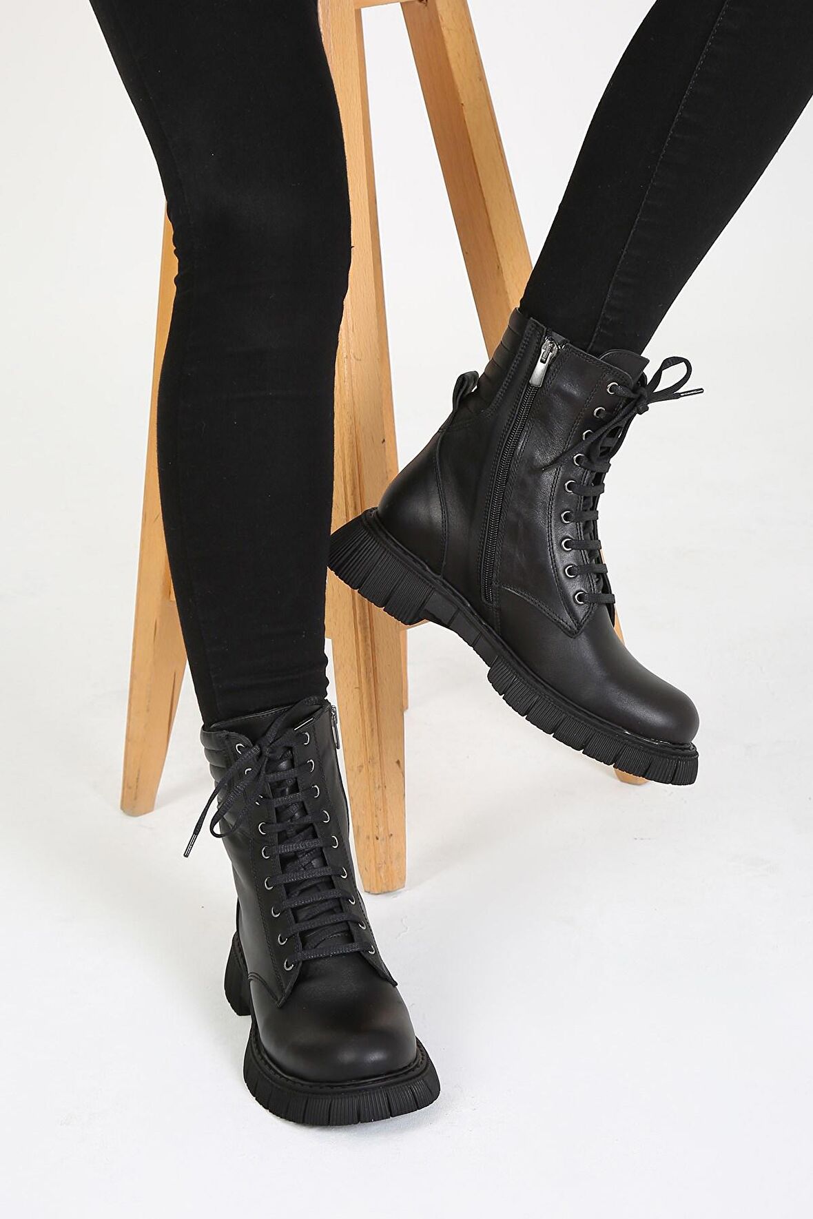 CASSIDOSHOES Siyah Postal Kadın Bot  002-1031