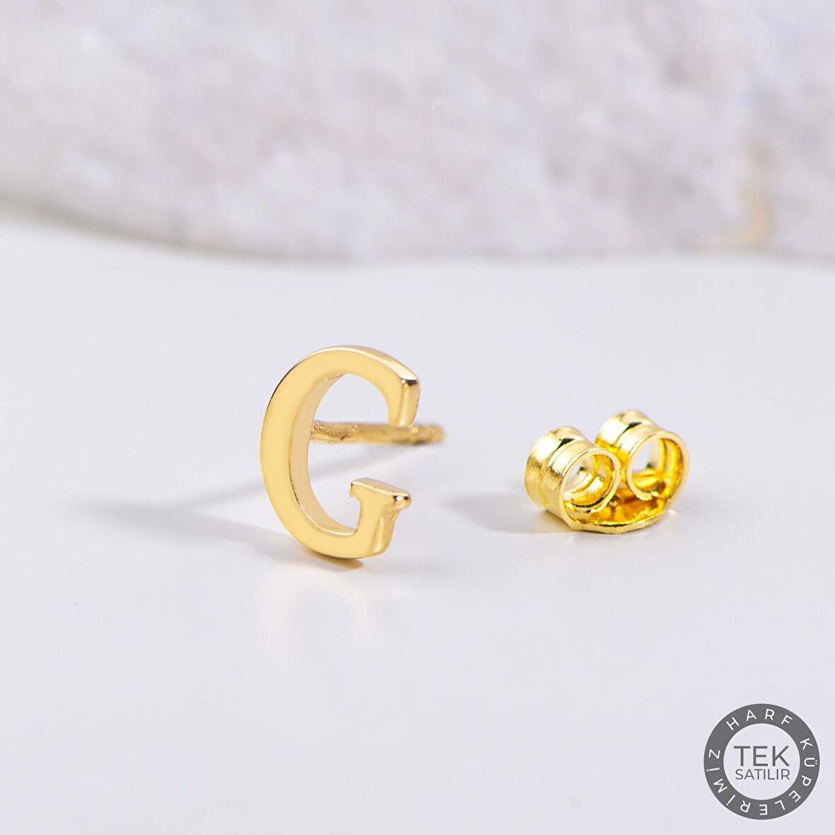 14 Ayar Altın G Harf Küpe 0,46 gr