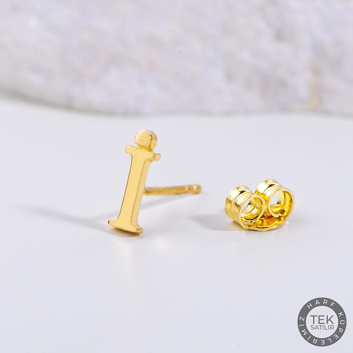 14 Ayar Altın İ Harf Küpe 0,37 gr