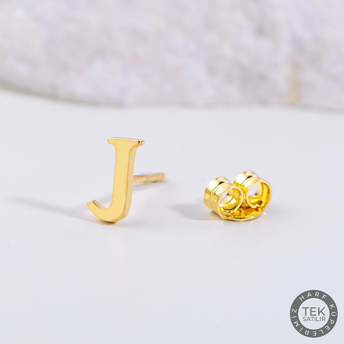 14 Ayar Altın J Harf Küpe 0,37 gr