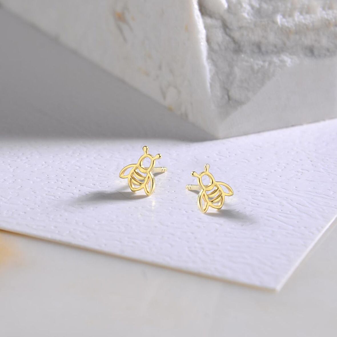 14 Ayar Altın Arı Küpe 0,83 gr