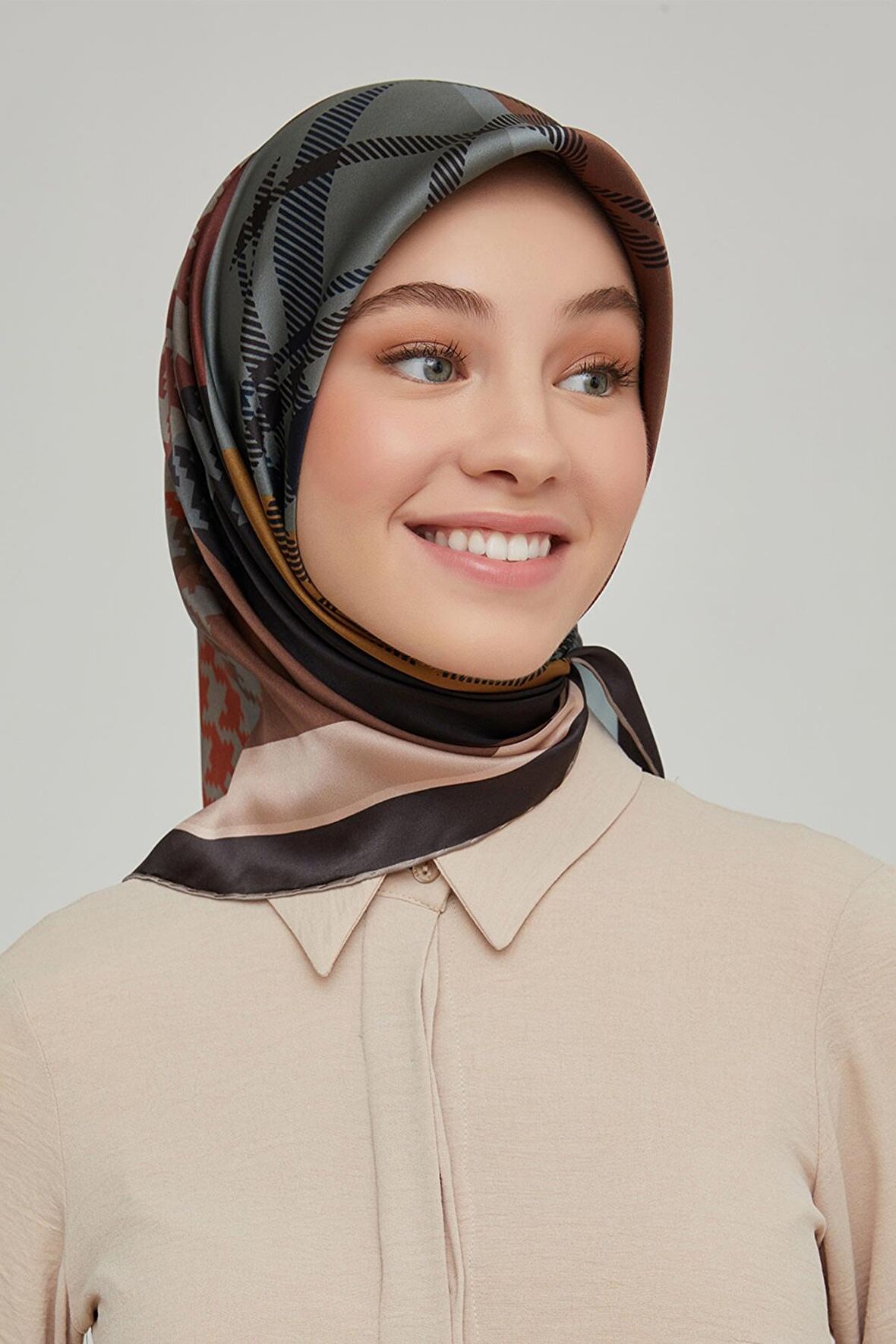 Armine Yeni Sezon 2022 İlkbahar Yaz Serisi %100 İPEK Twill Ekose Desen Eşarp 8620D-09