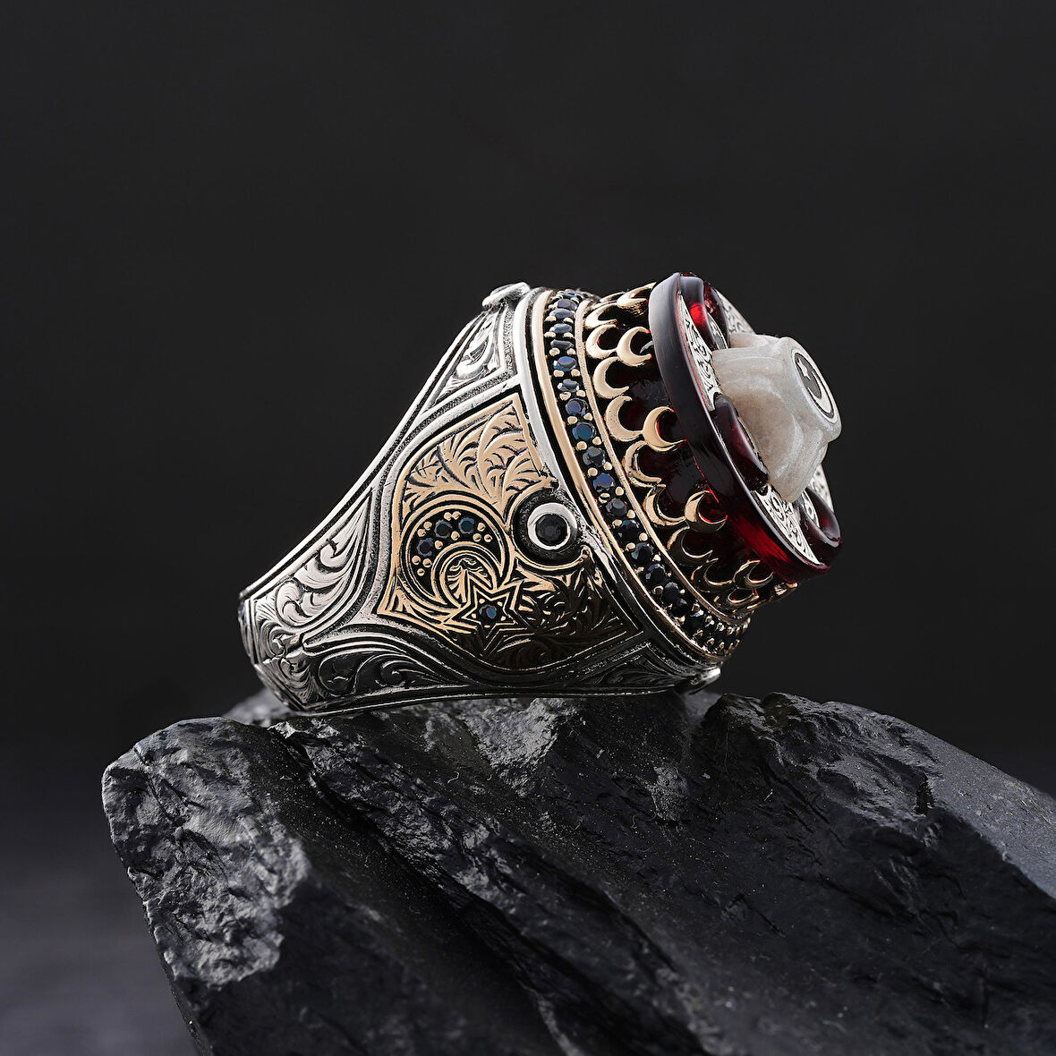 Özel Taşlı ve İşlemeli Dava Gümüş Yüzük