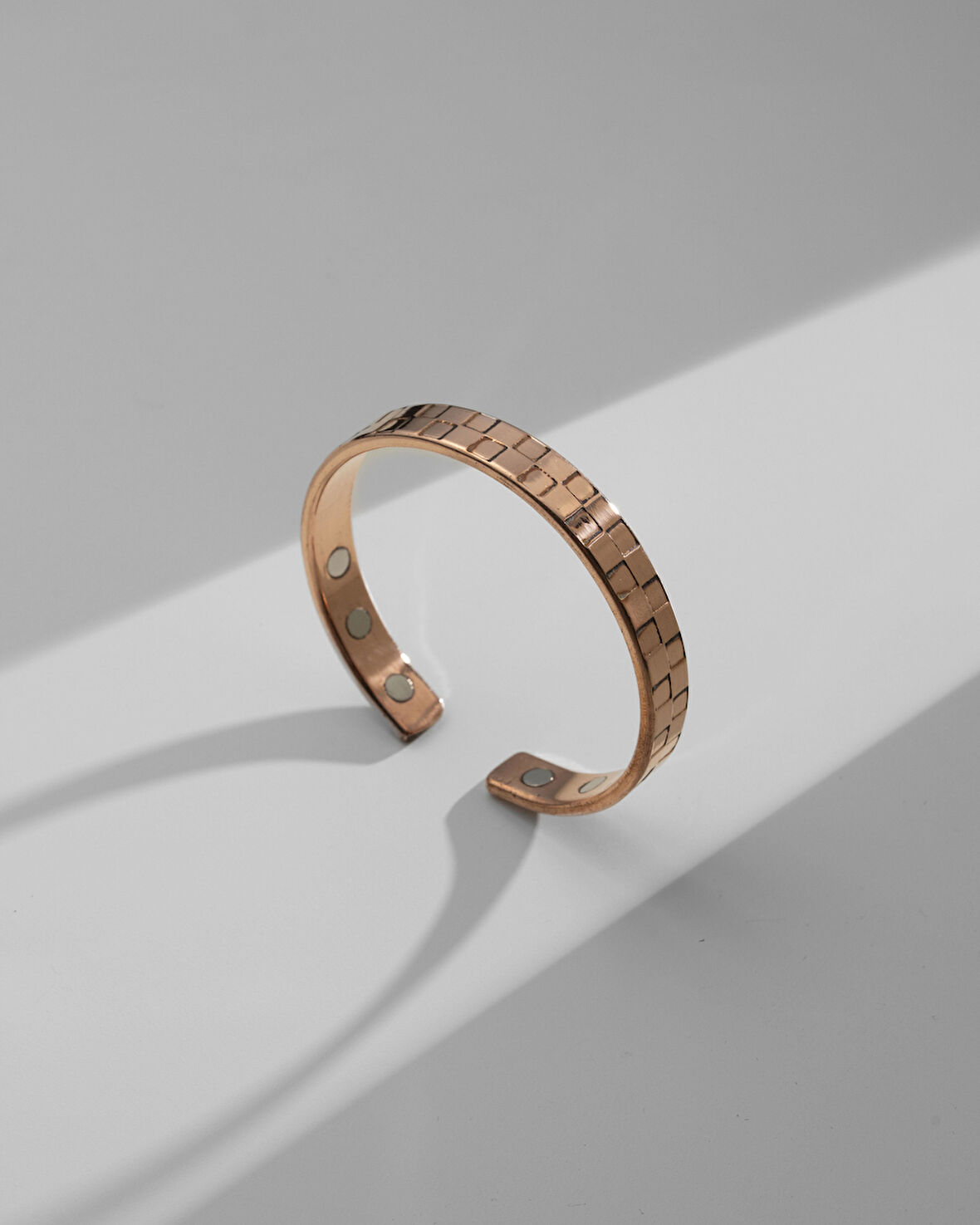 Kare Dokulu Manyetik Bakır Bilezik