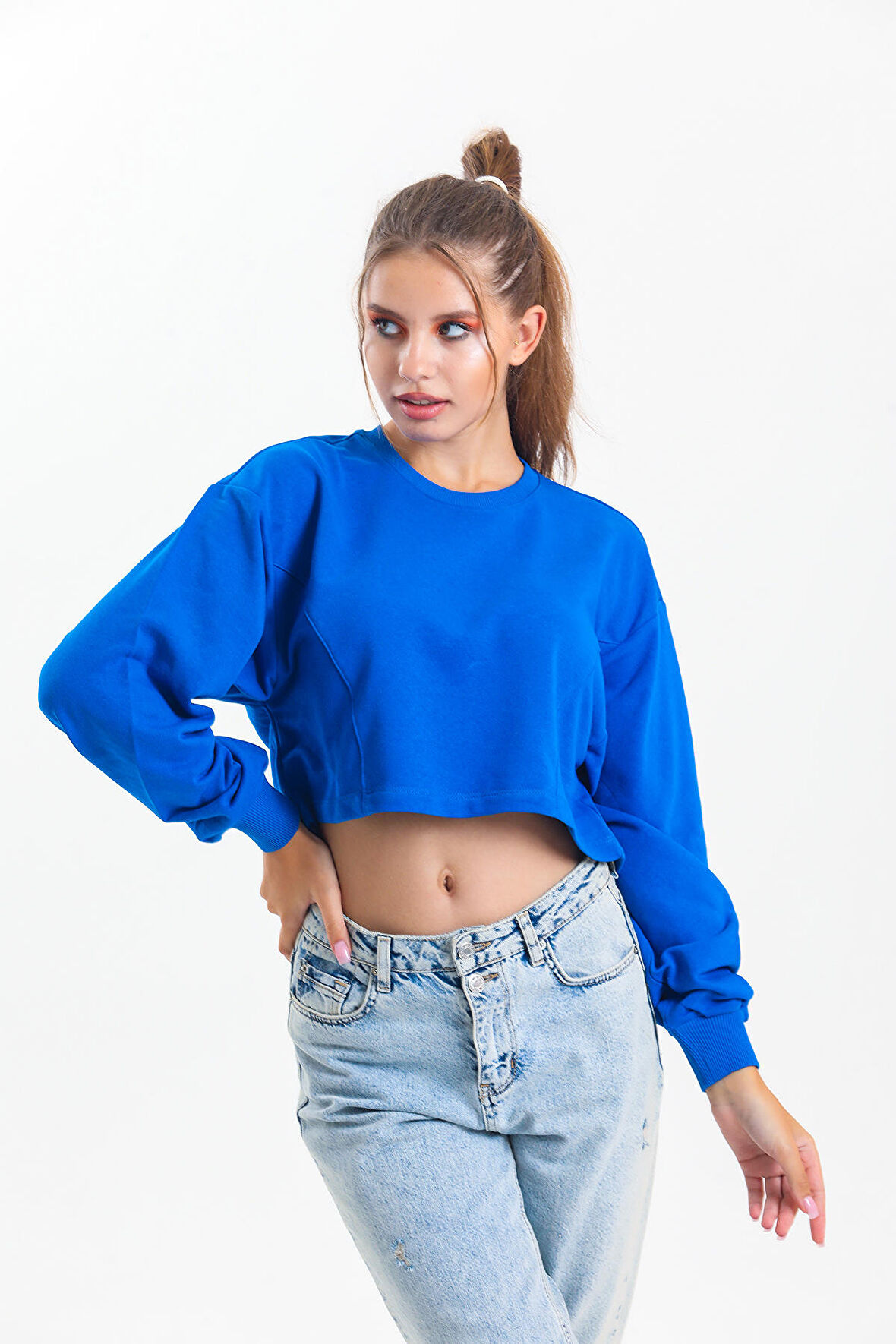 Saks Mavisi Oversize Crop Sweatshirt