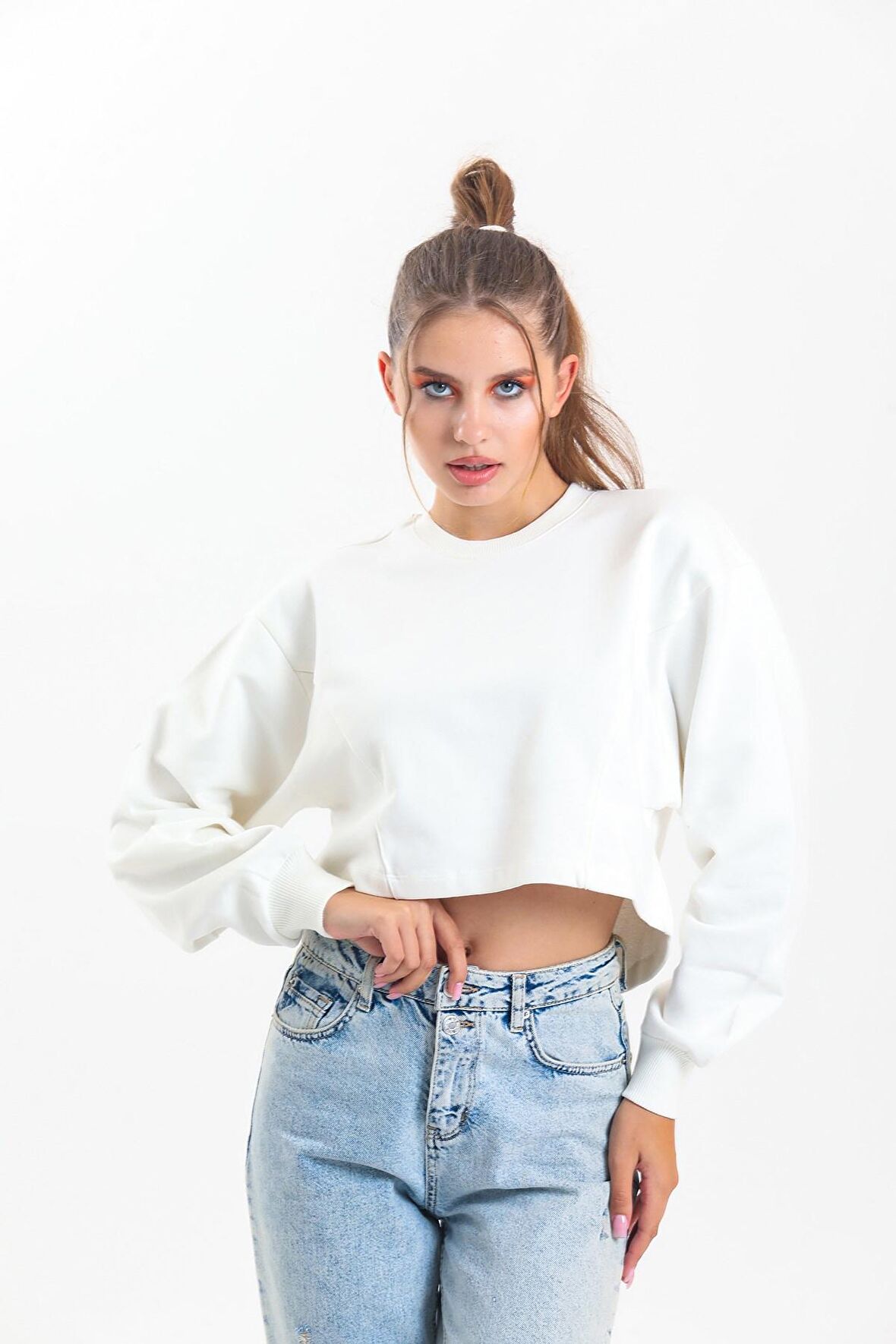 Ekru Oversize Crop Sweatshirt