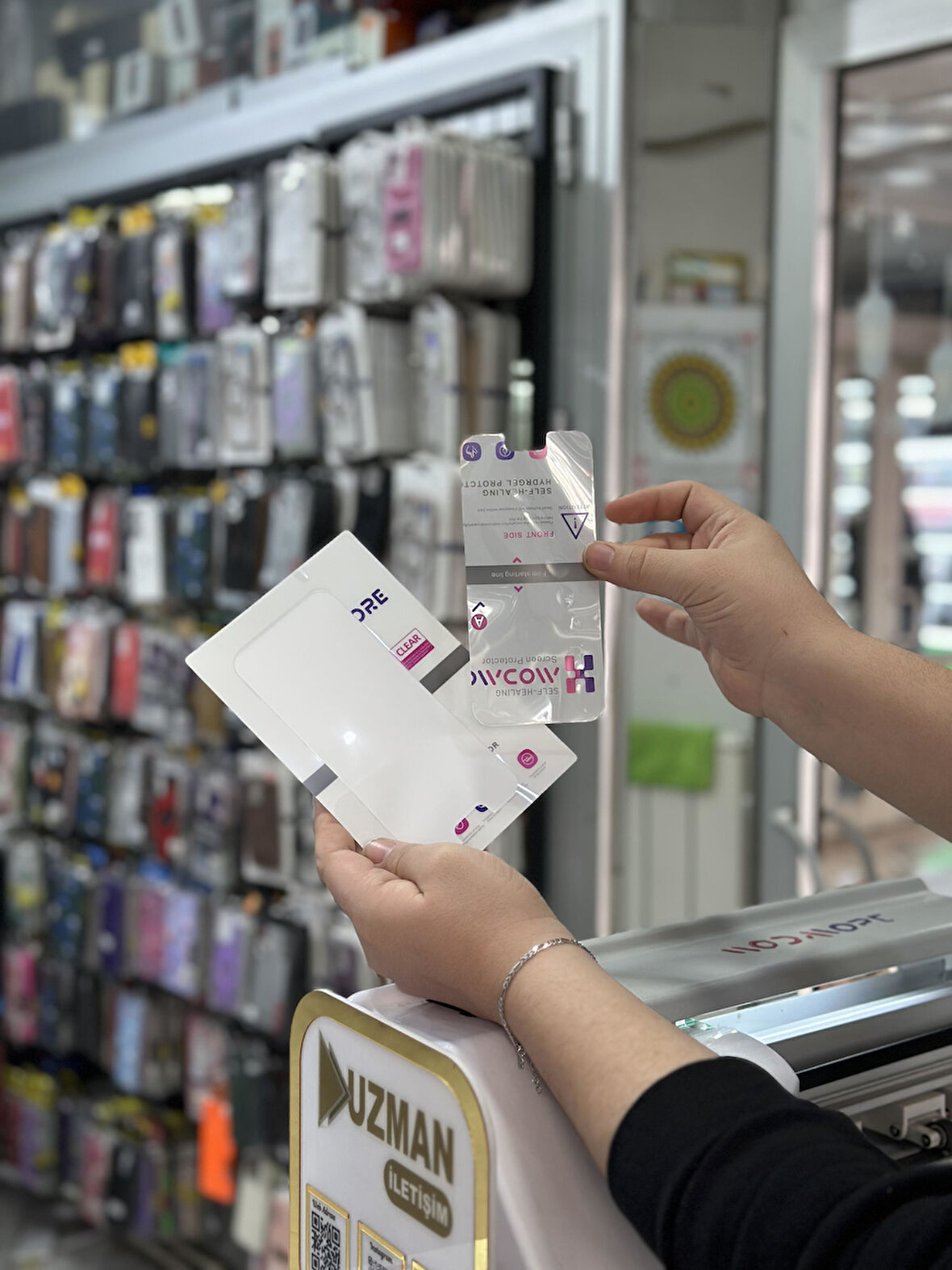 İ-STONE İPHONE 16E UYUMLU NANO ANTI-SHOCK DARBE EMİCİ KIRILMAZ EKRAN KORUYUCU JELATİN
