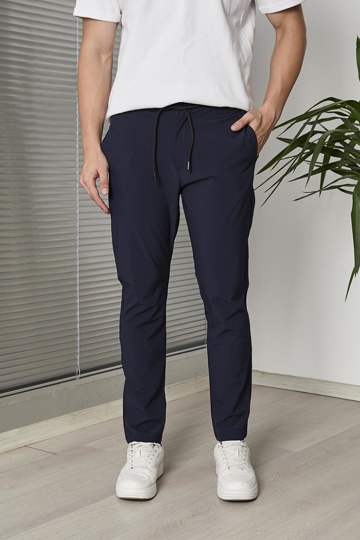 Lacivert Renk Paraşüt Kumaş Jogger Pantolon