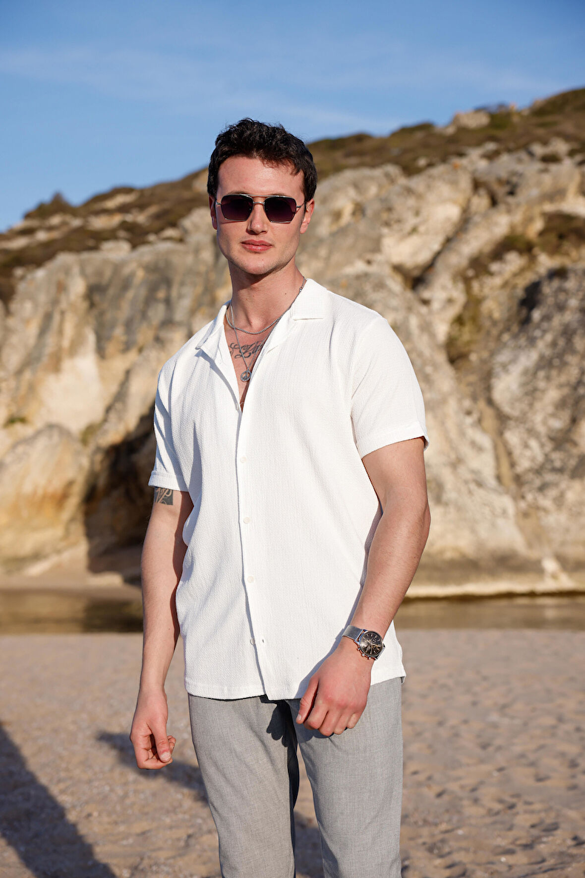 Erkek Beyaz Renk Burgu Desen Kısa Kol Gömlek