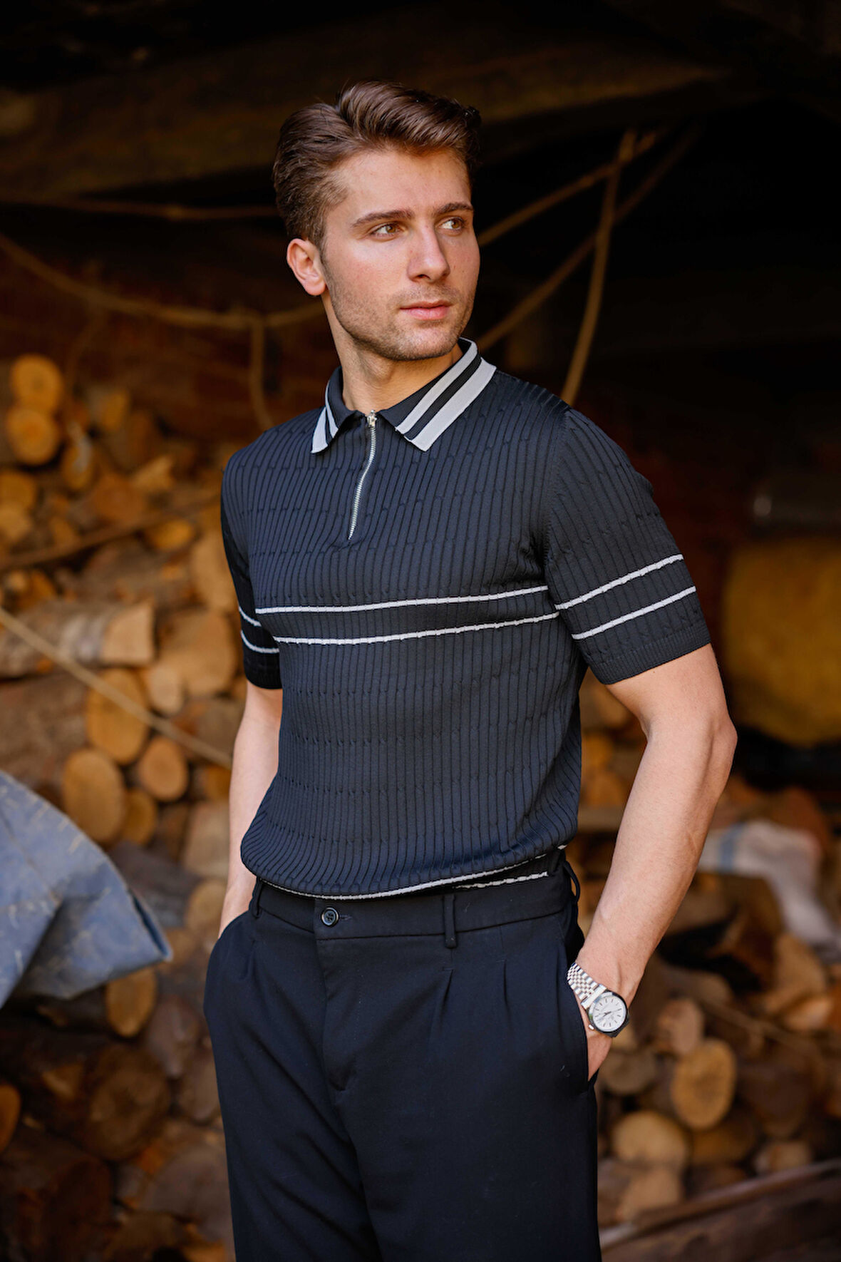 Siyah Renk Beyaz Çizgili Fermuar Detaylı Polo Yaka Erkek Triko Tişört