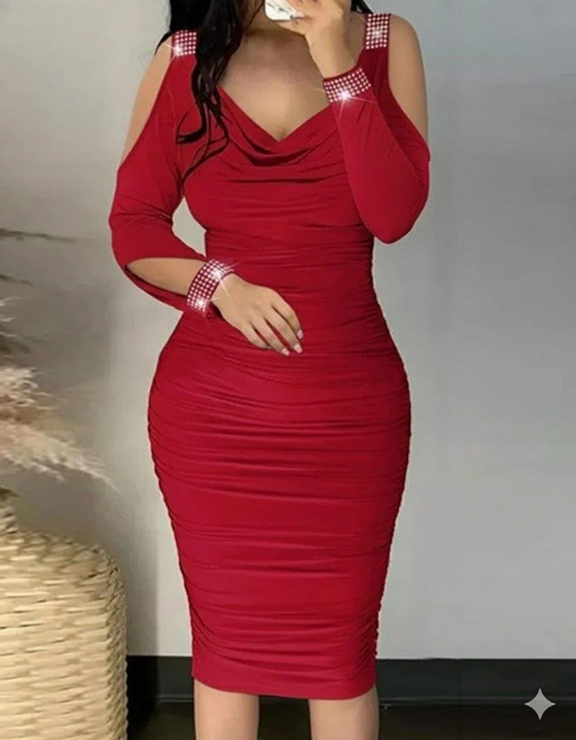 Kadın Omuzlardan Açık Uzun Kollu Taşlı Degaje Yakalı Sandy Midi Elbise