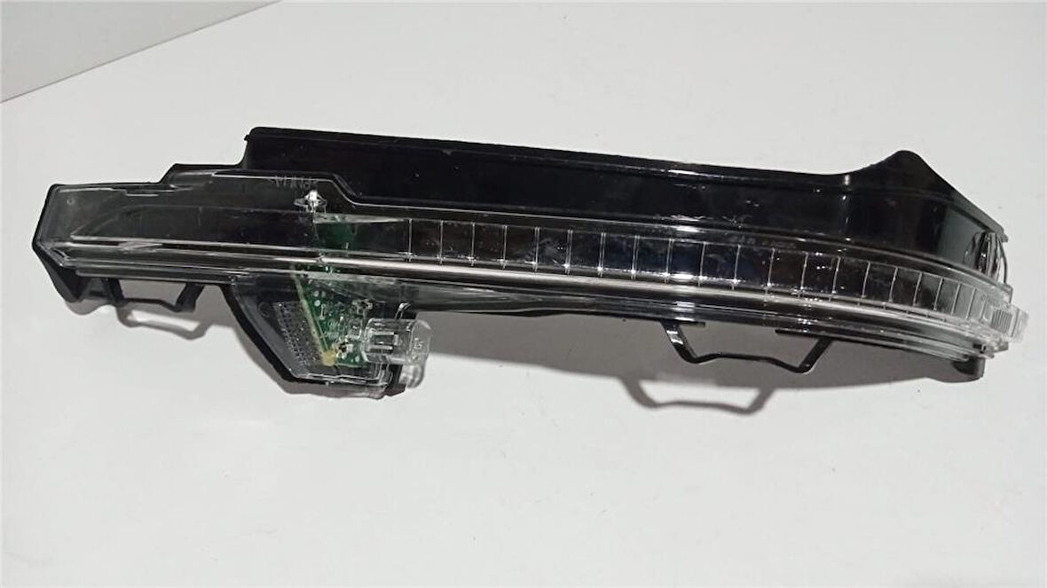Audi Q7 Ayna Sinyali Sağ 4M0 949 102 A