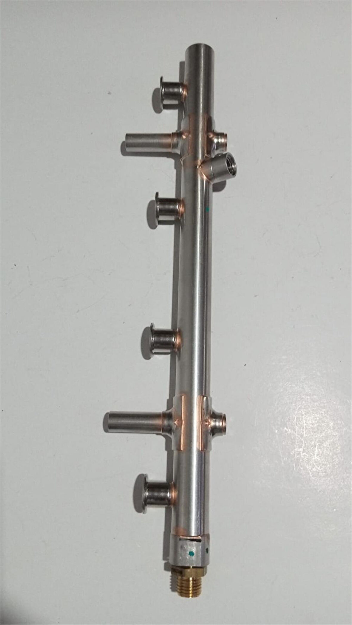 VM-OEM VW FUEL RAİL 06K133317AA