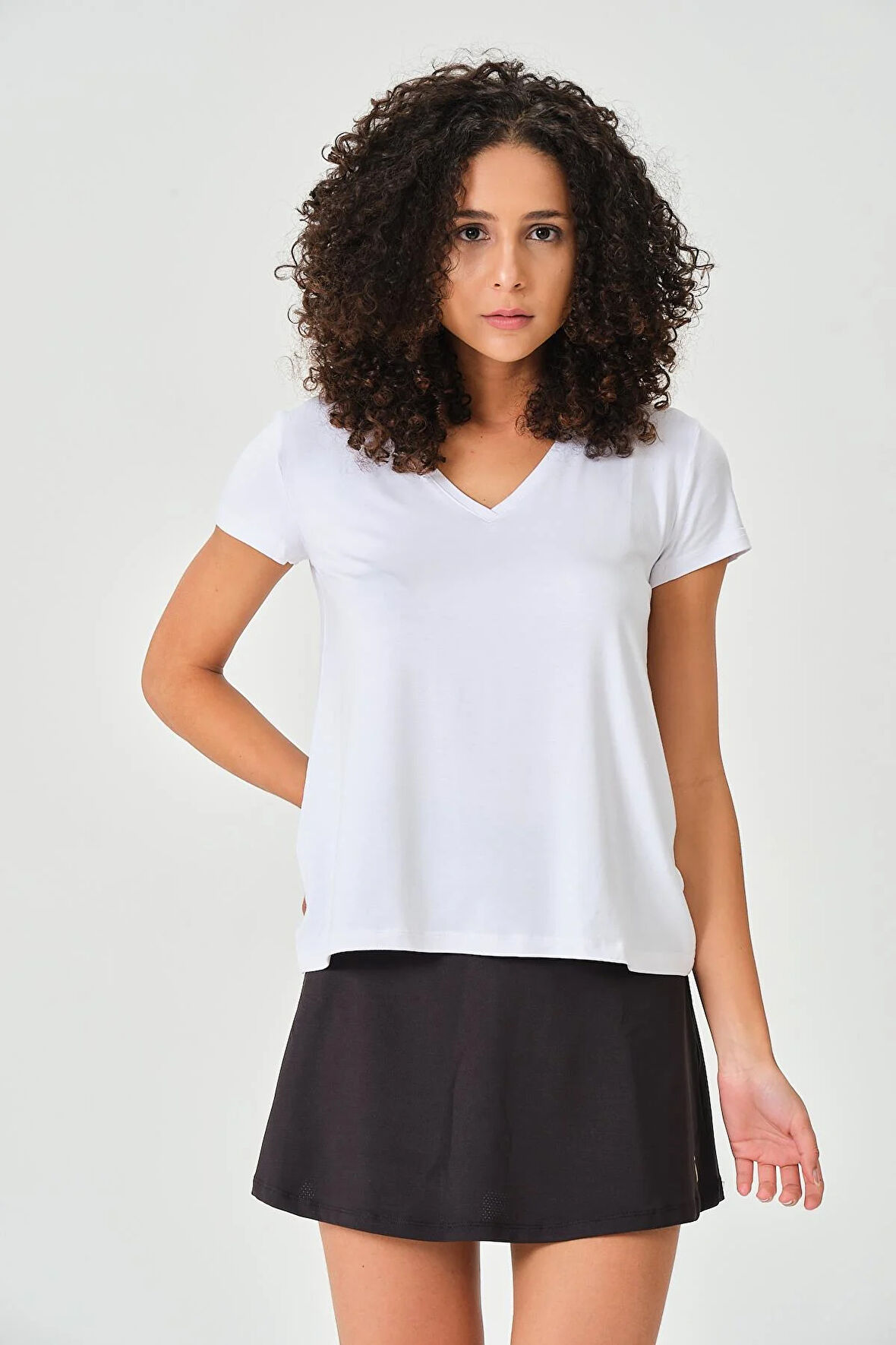 P-004954 - Kadın V Yaka Kısa Kollu Örme T-Shirt - OPTİK BEYAZ